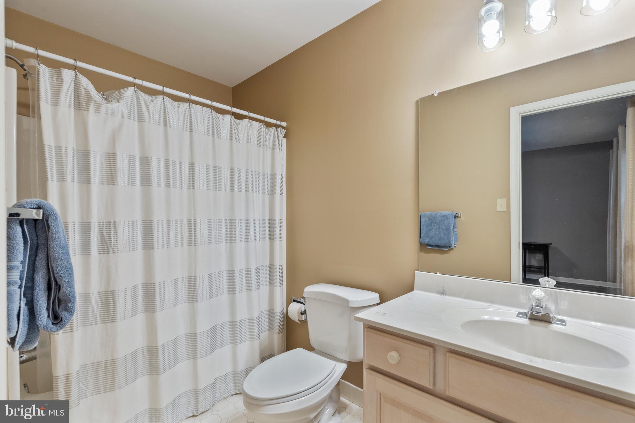 HILLCREST MDWS - Residential