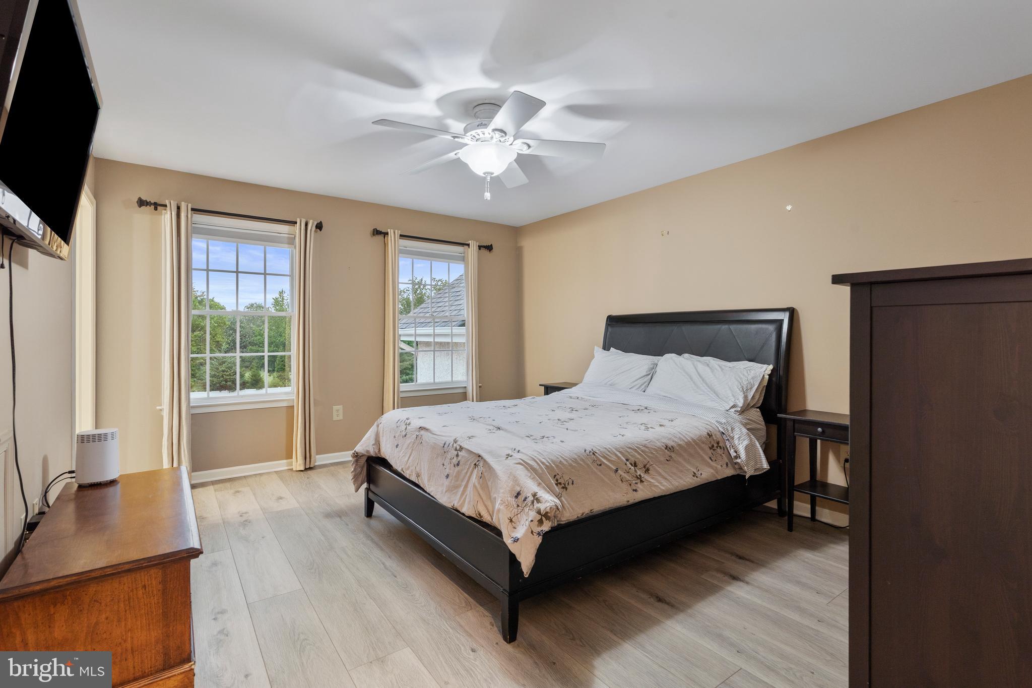 HILLCREST MDWS - Residential