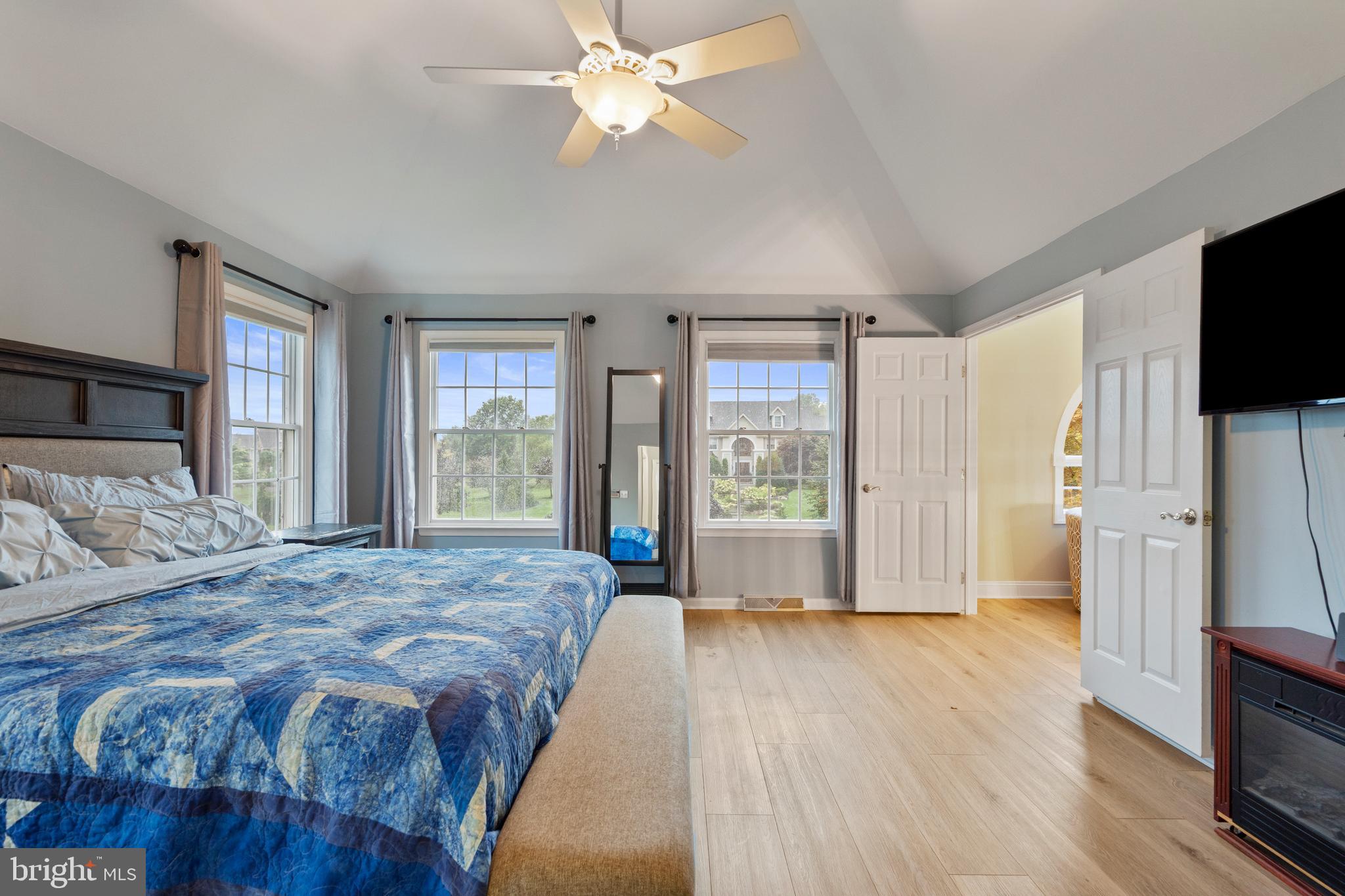 HILLCREST MDWS - Residential