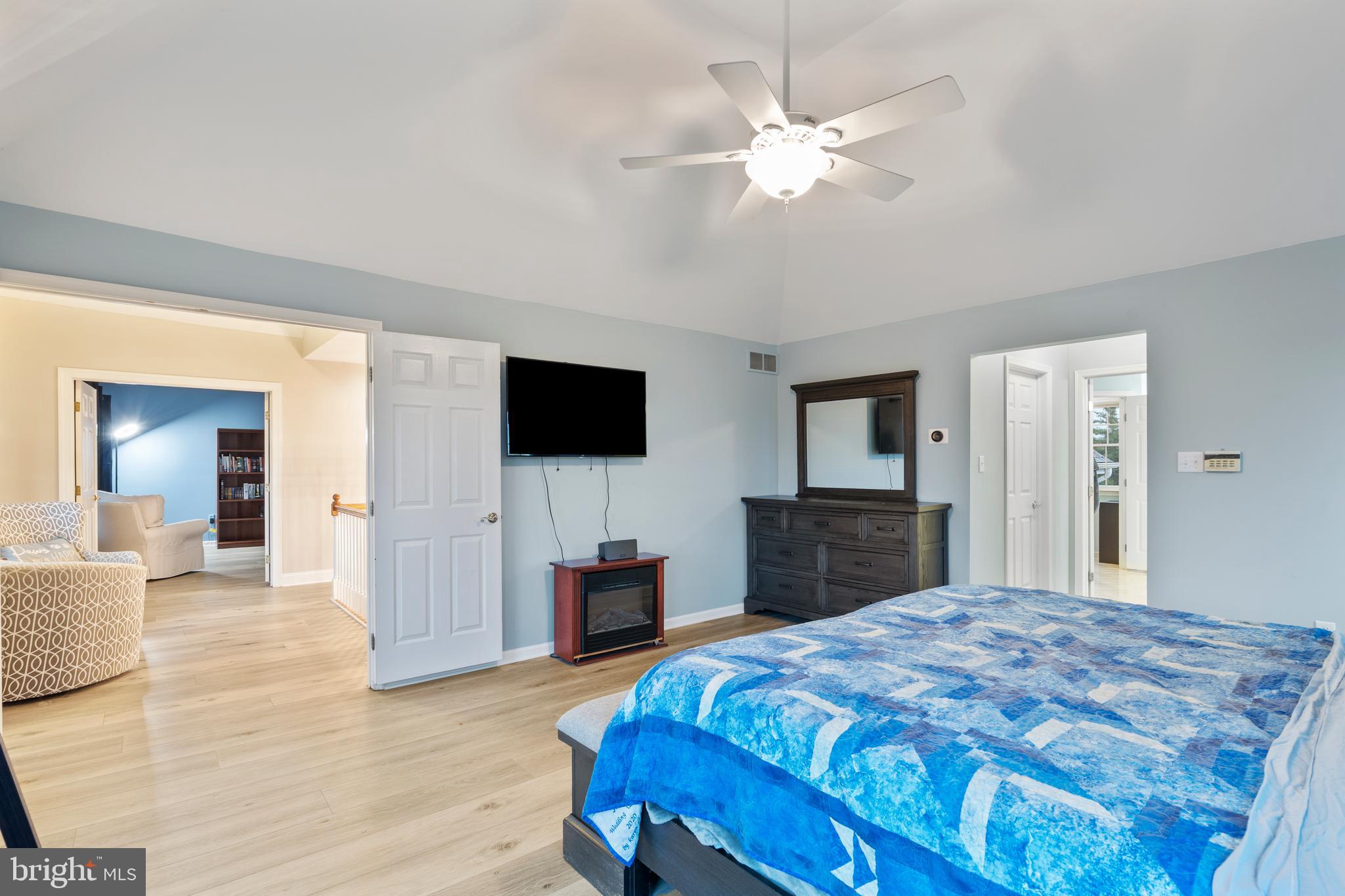 HILLCREST MDWS - Residential