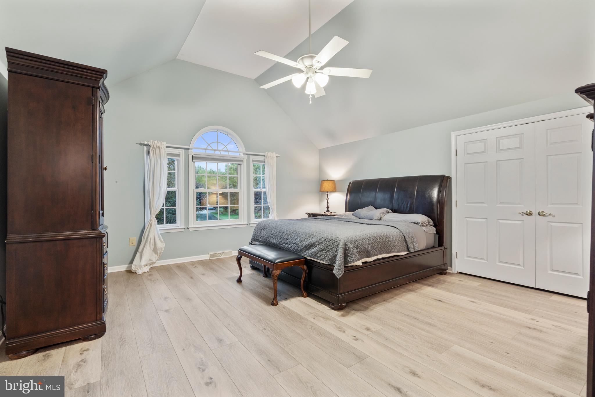 HILLCREST MDWS - Residential