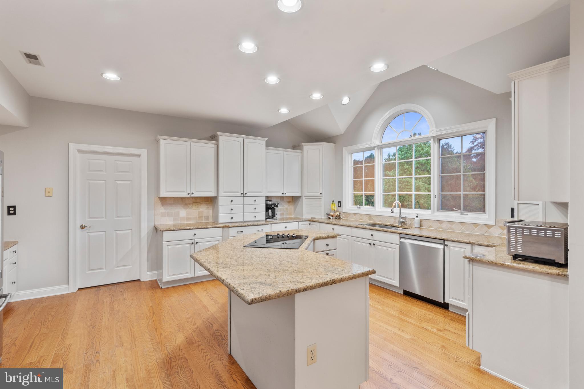 HILLCREST MDWS - Residential