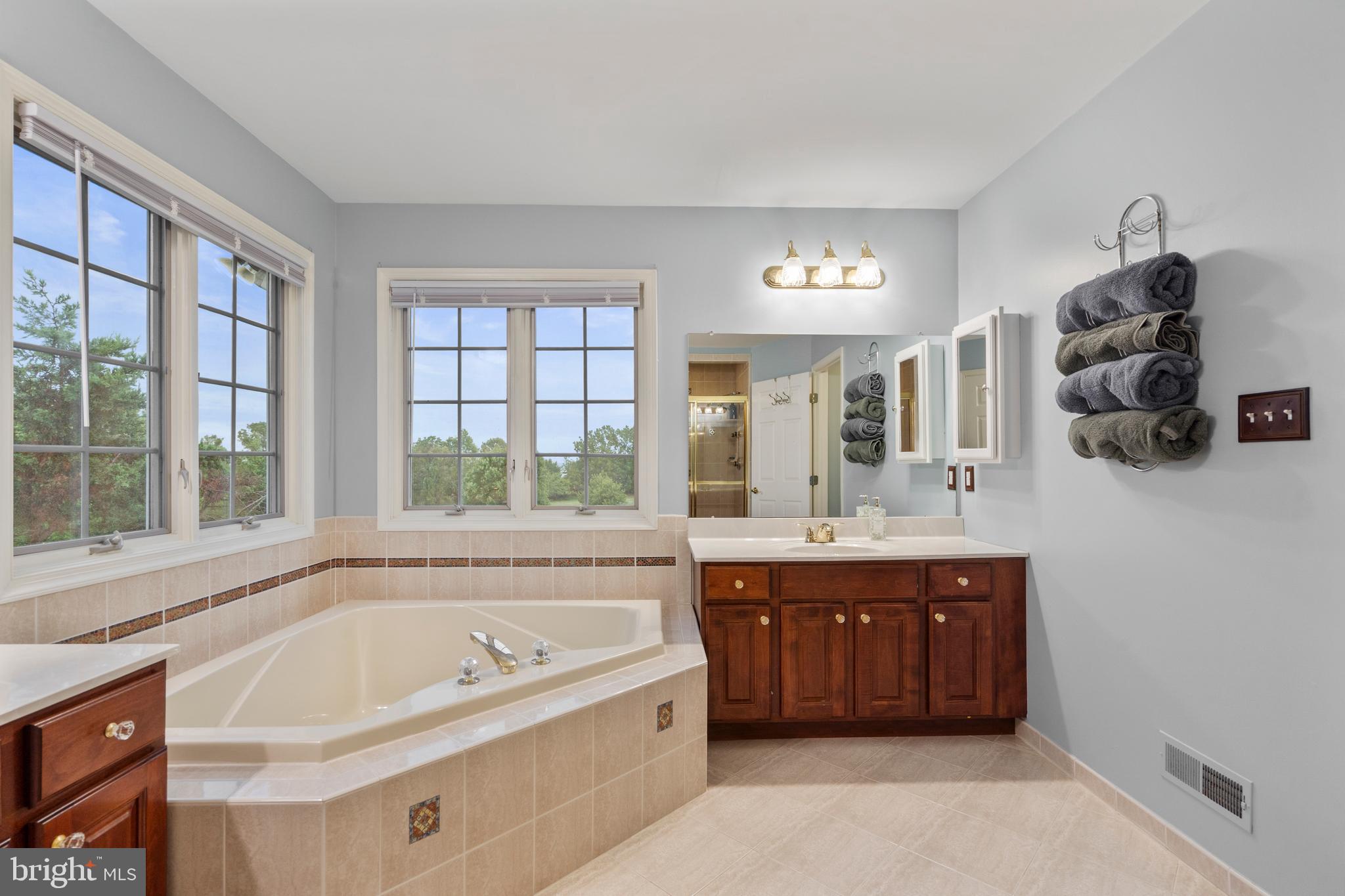 HILLCREST MDWS - Residential