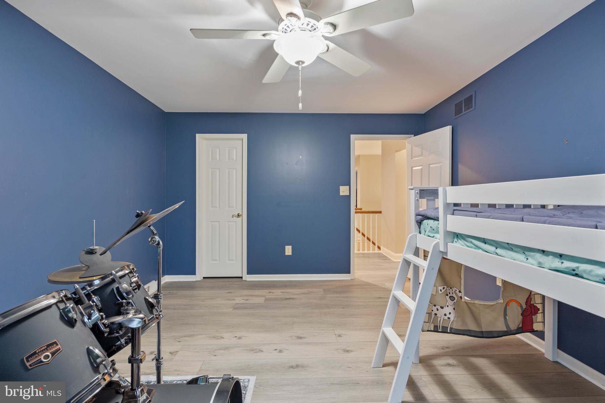 HILLCREST MDWS - Residential