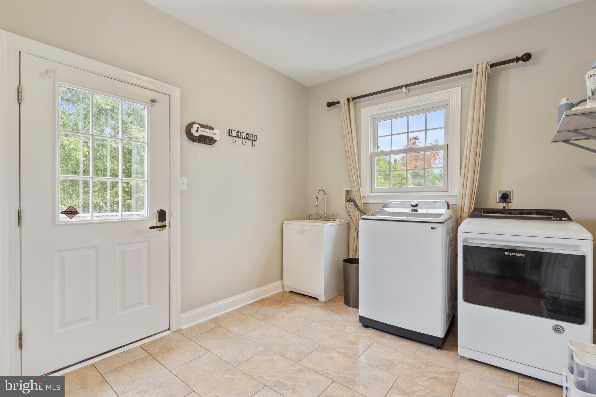 HILLCREST MDWS - Residential