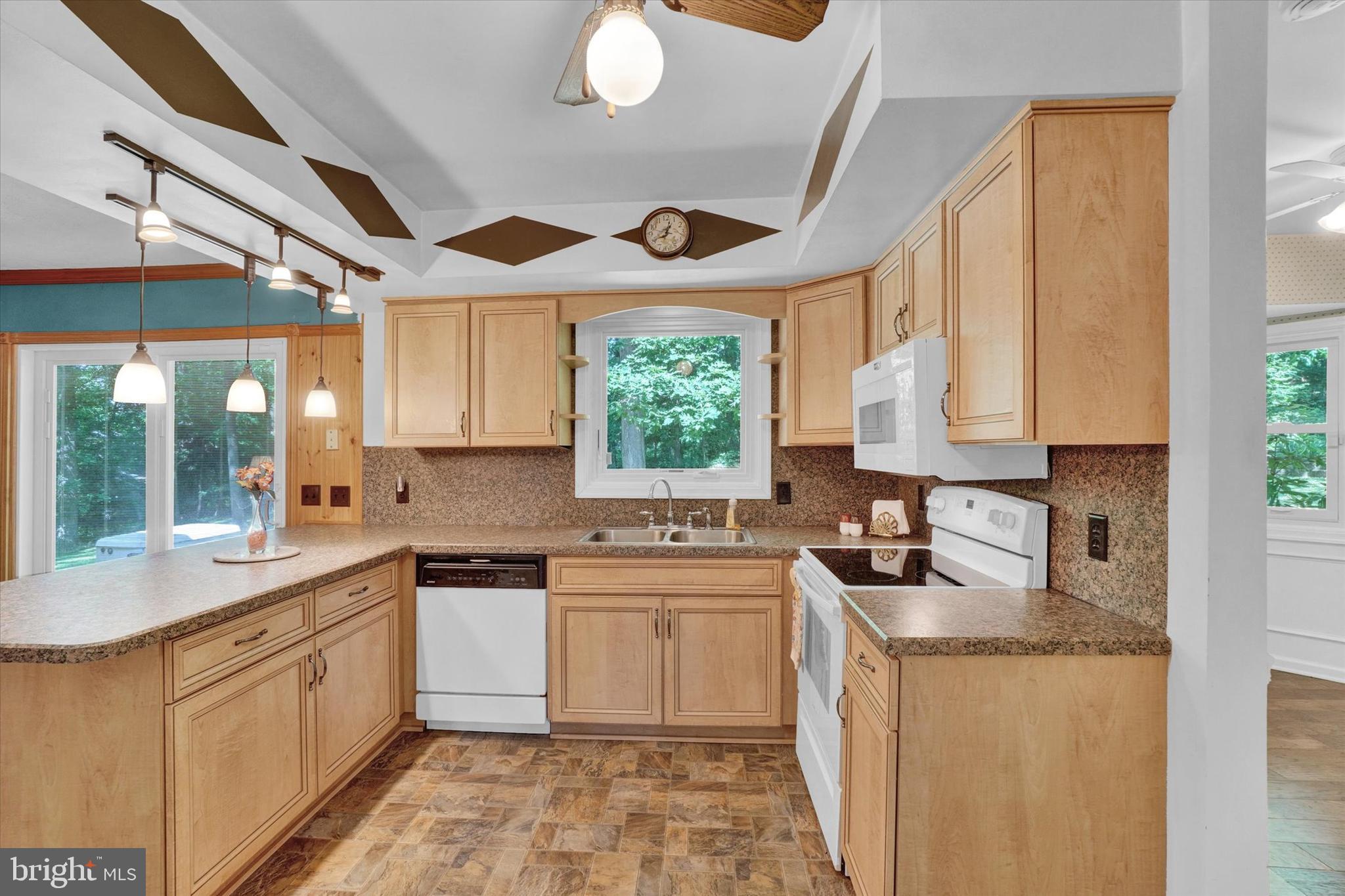 WINDSOR TWP - Residential