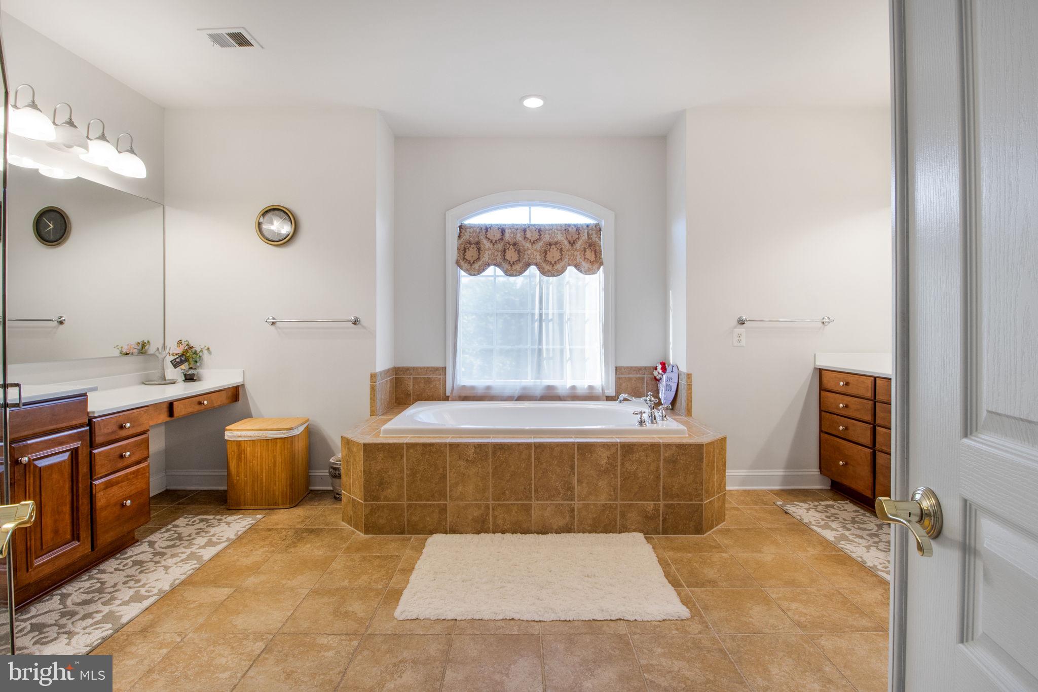 LANSDOWNE ON THE POTOMAC - Residential