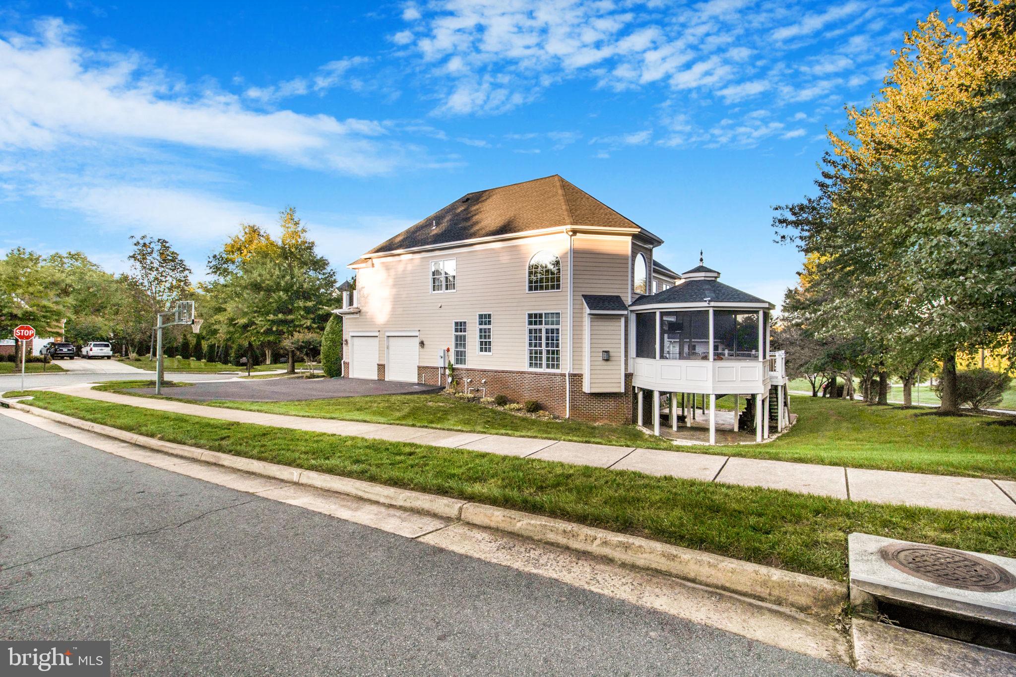 LANSDOWNE ON THE POTOMAC - Residential