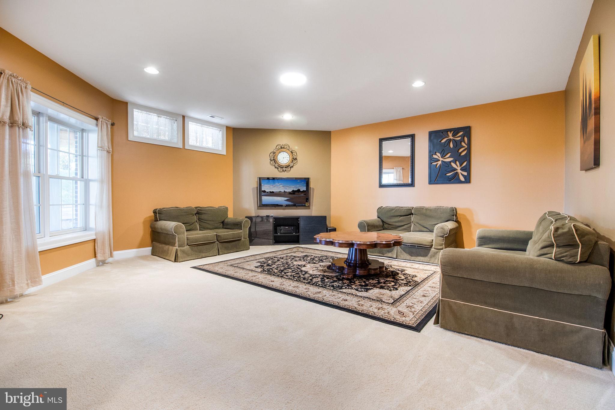 LANSDOWNE ON THE POTOMAC - Residential