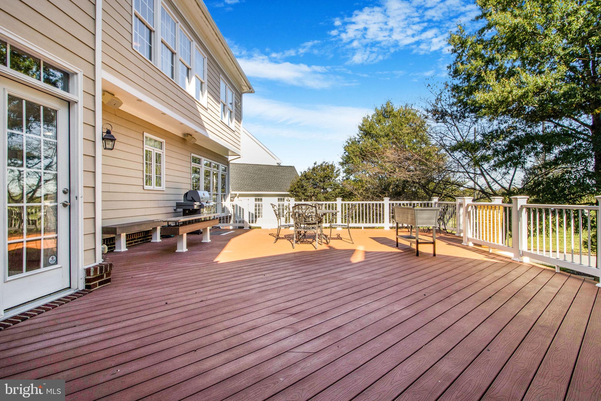 LANSDOWNE ON THE POTOMAC - Residential