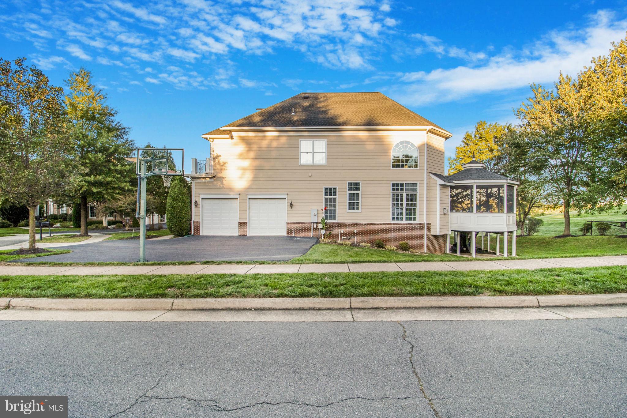 LANSDOWNE ON THE POTOMAC - Residential