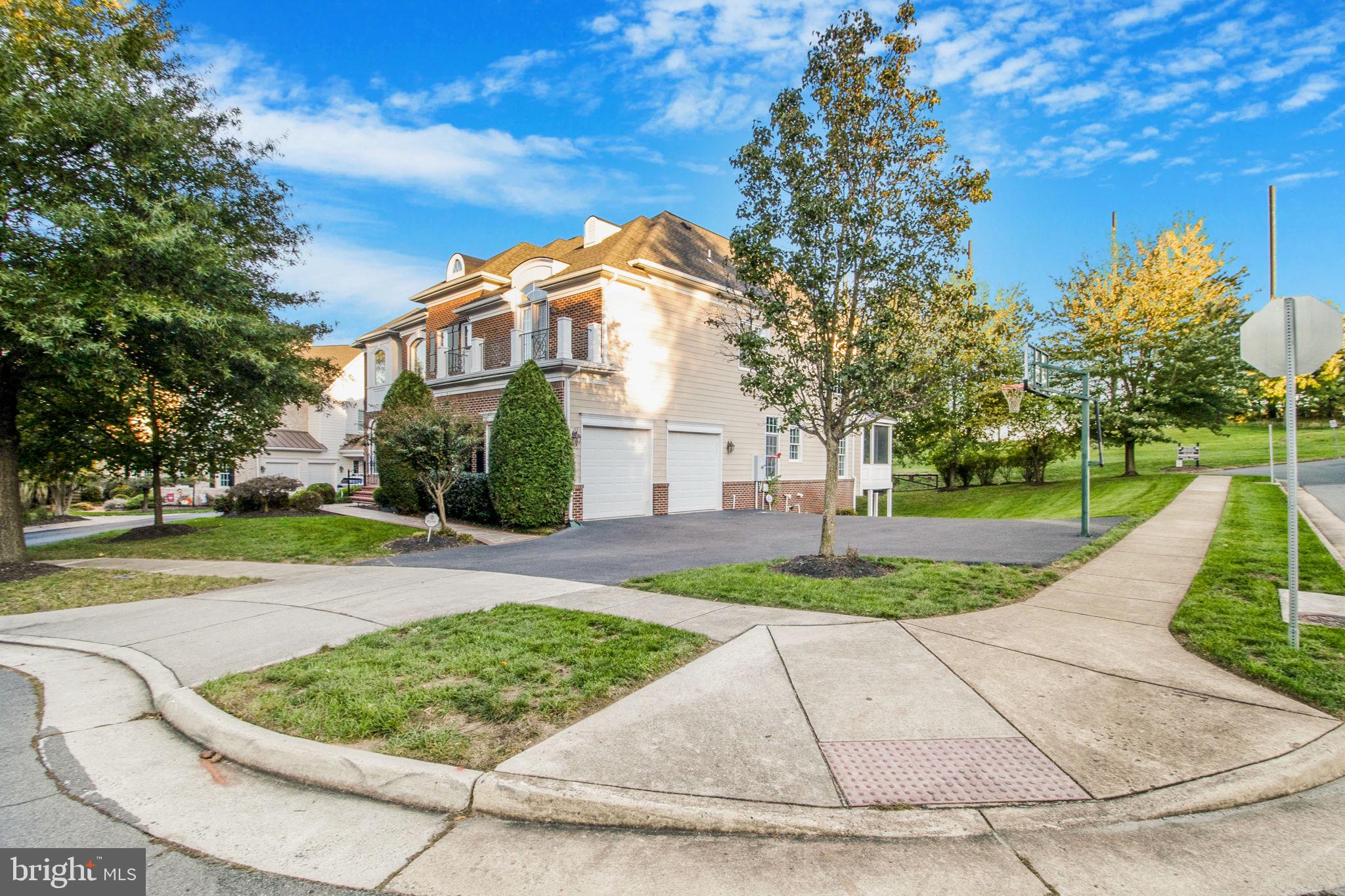 LANSDOWNE ON THE POTOMAC - Residential