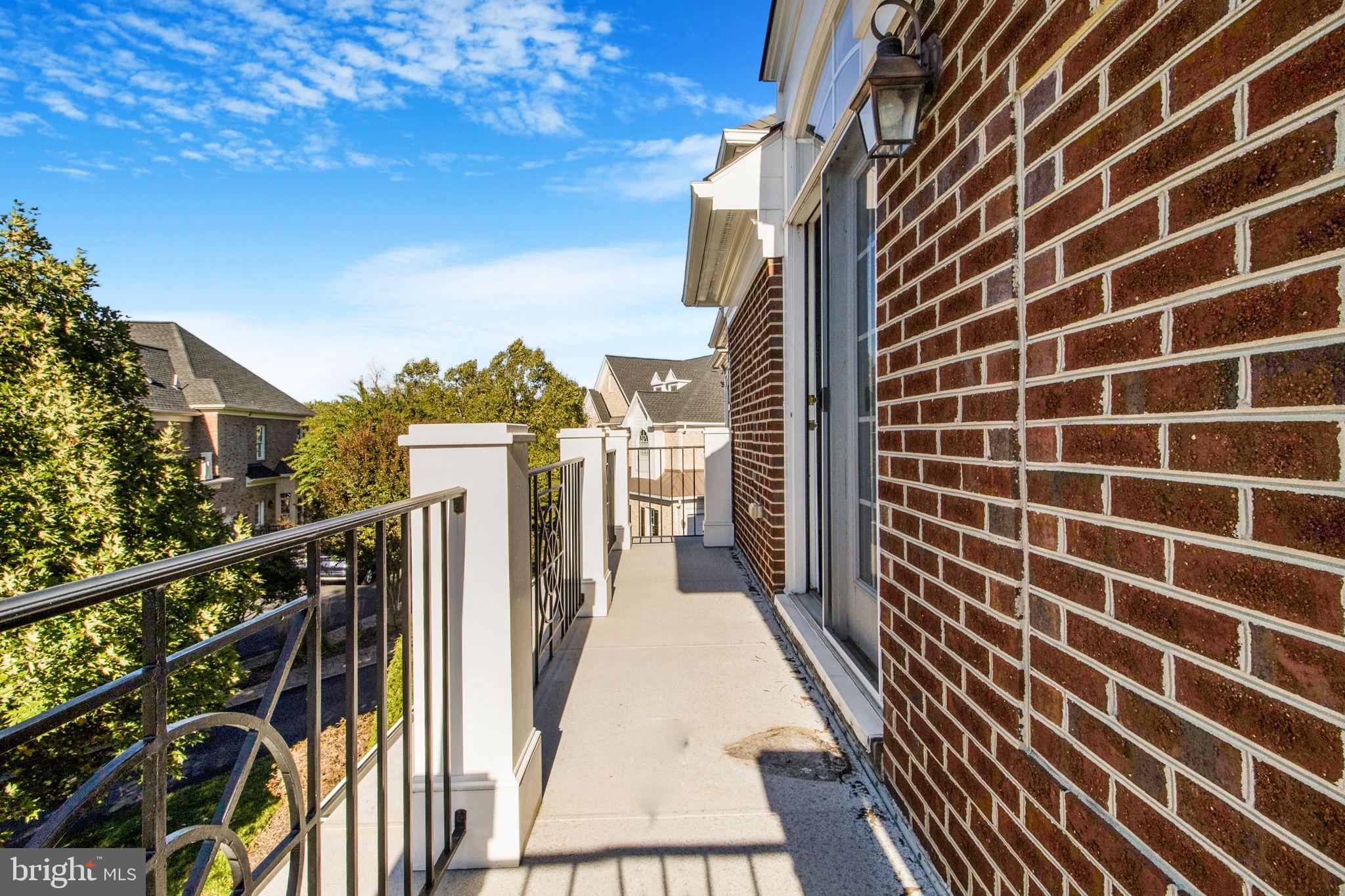 LANSDOWNE ON THE POTOMAC - Residential