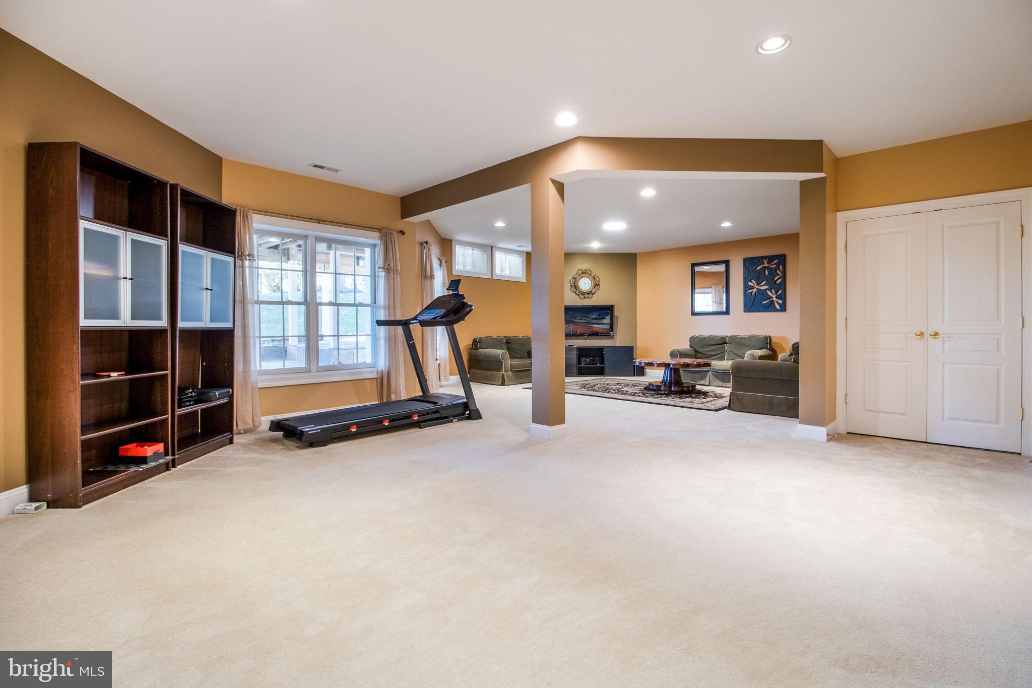 LANSDOWNE ON THE POTOMAC - Residential