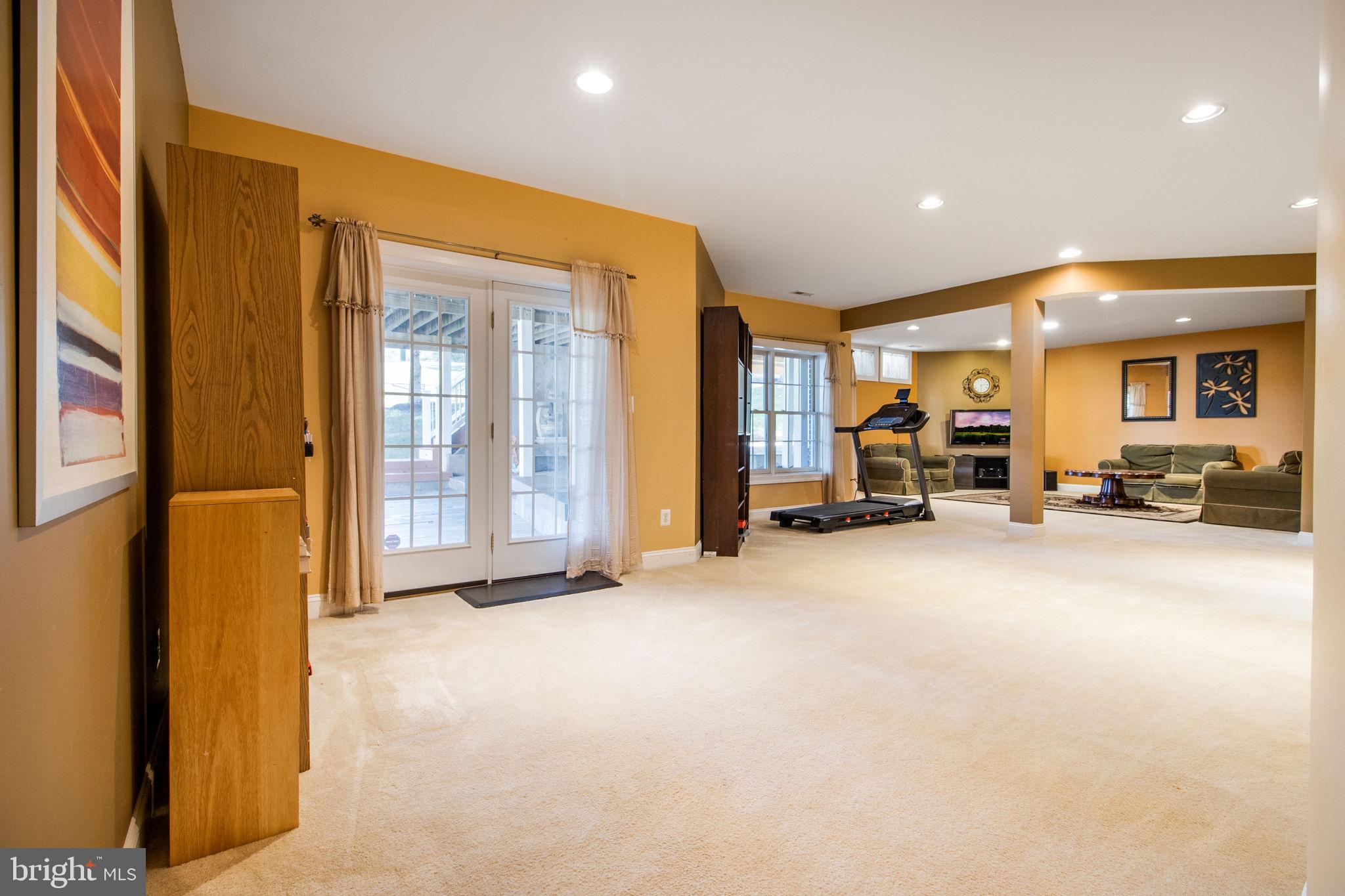 LANSDOWNE ON THE POTOMAC - Residential