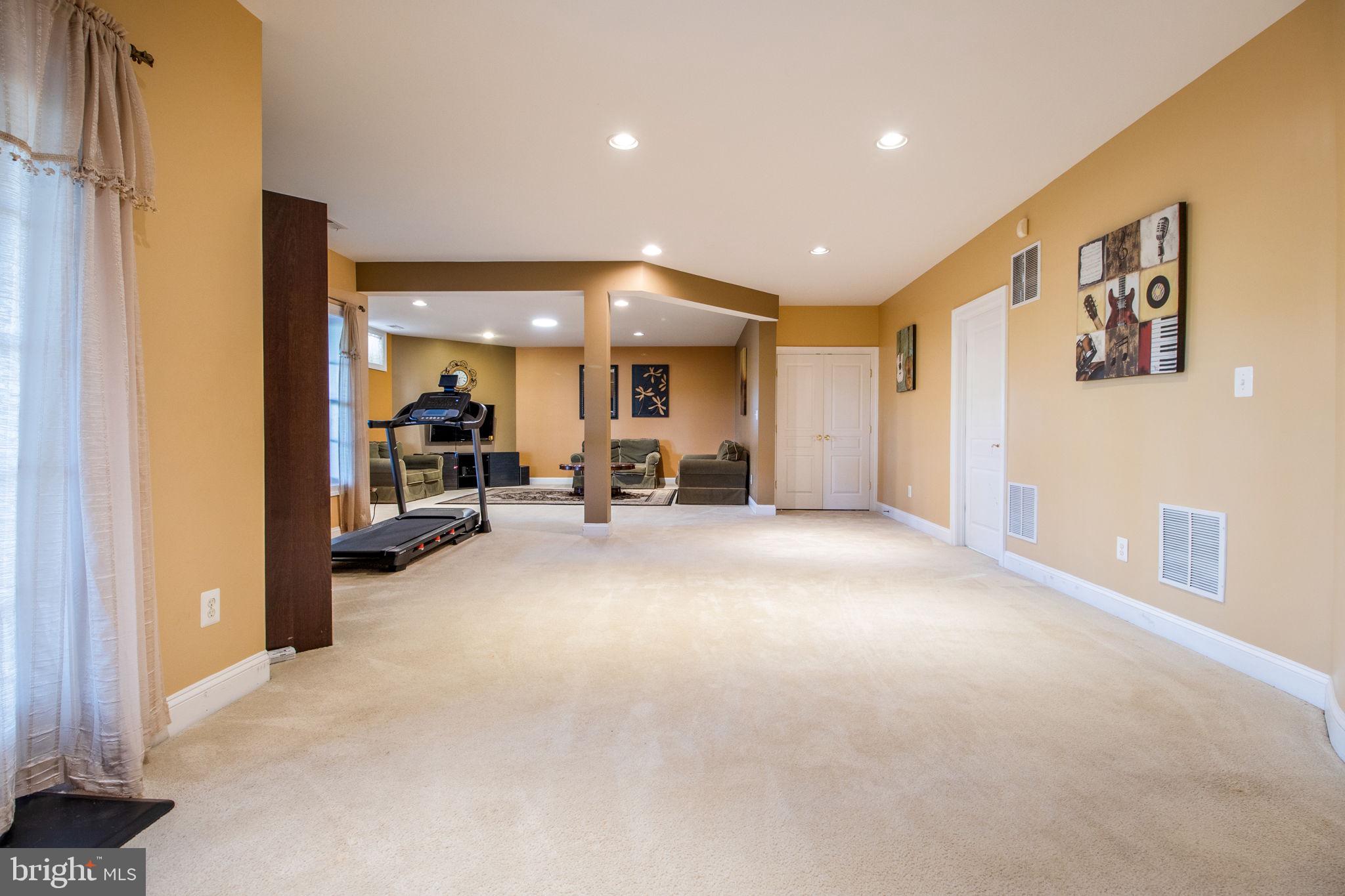 LANSDOWNE ON THE POTOMAC - Residential