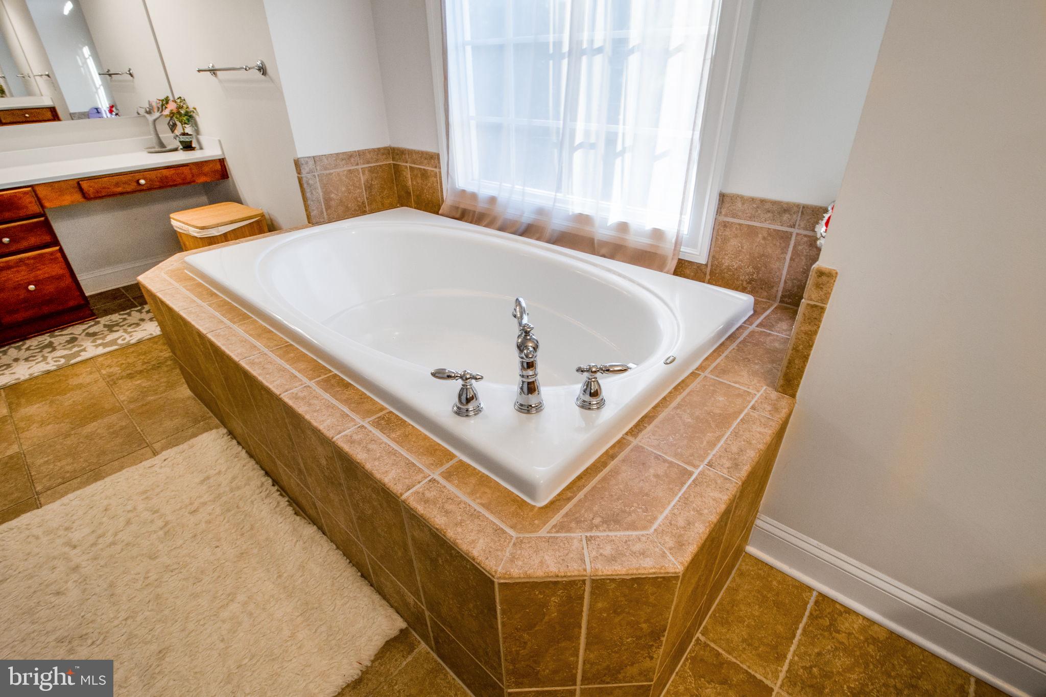 LANSDOWNE ON THE POTOMAC - Residential