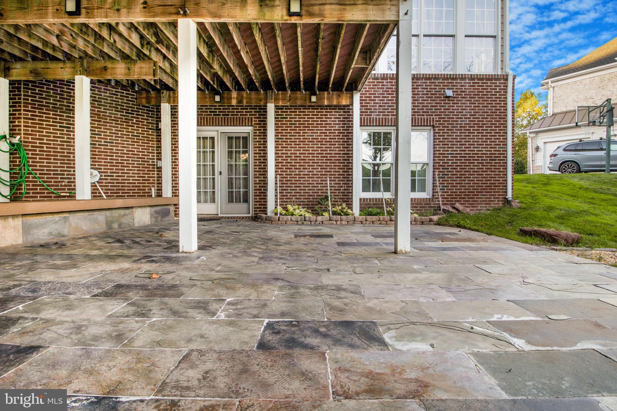 LANSDOWNE ON THE POTOMAC - Residential