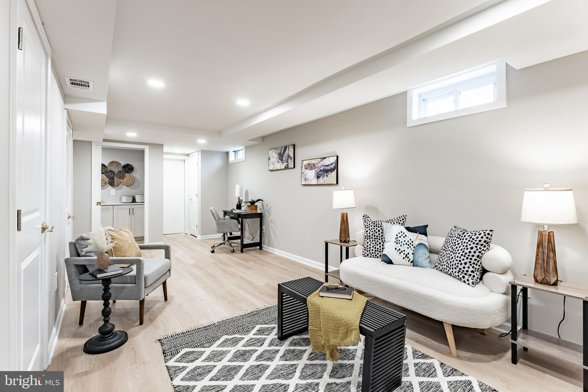 BUCKNELL MANOR - Residential