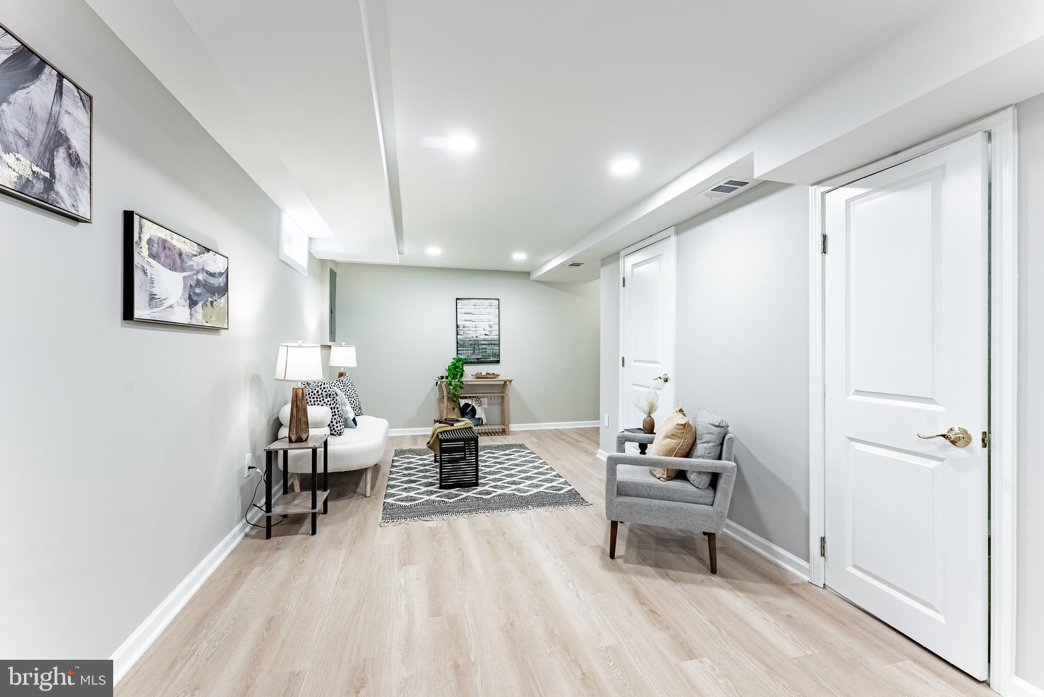 BUCKNELL MANOR - Residential