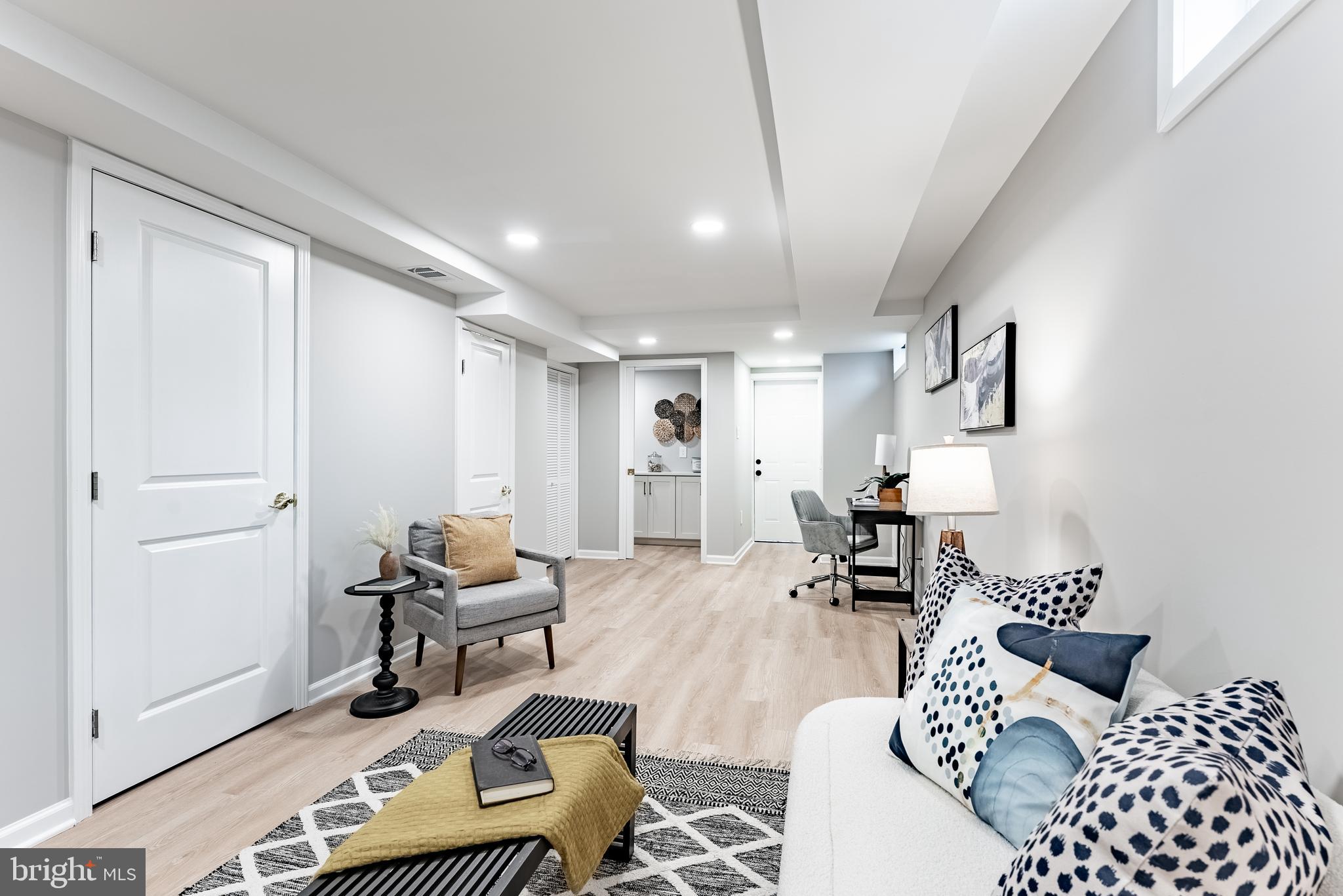 BUCKNELL MANOR - Residential