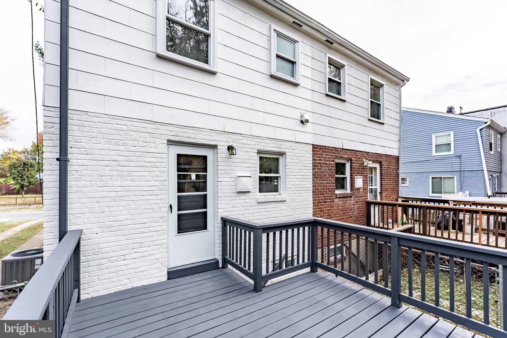 BUCKNELL MANOR - Residential