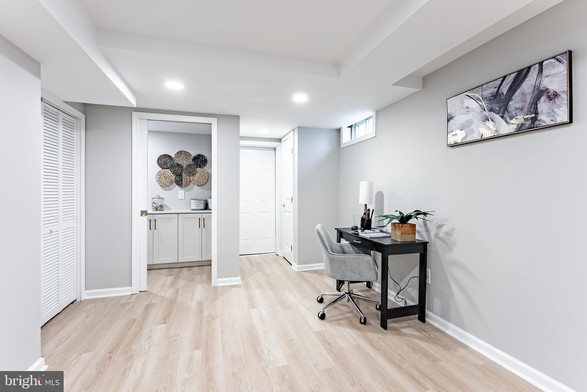 BUCKNELL MANOR - Residential