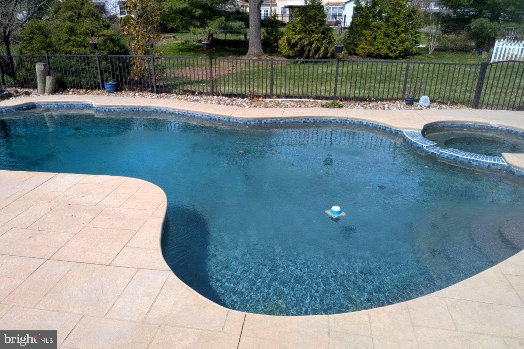 HAMPTON CHASE - Residential