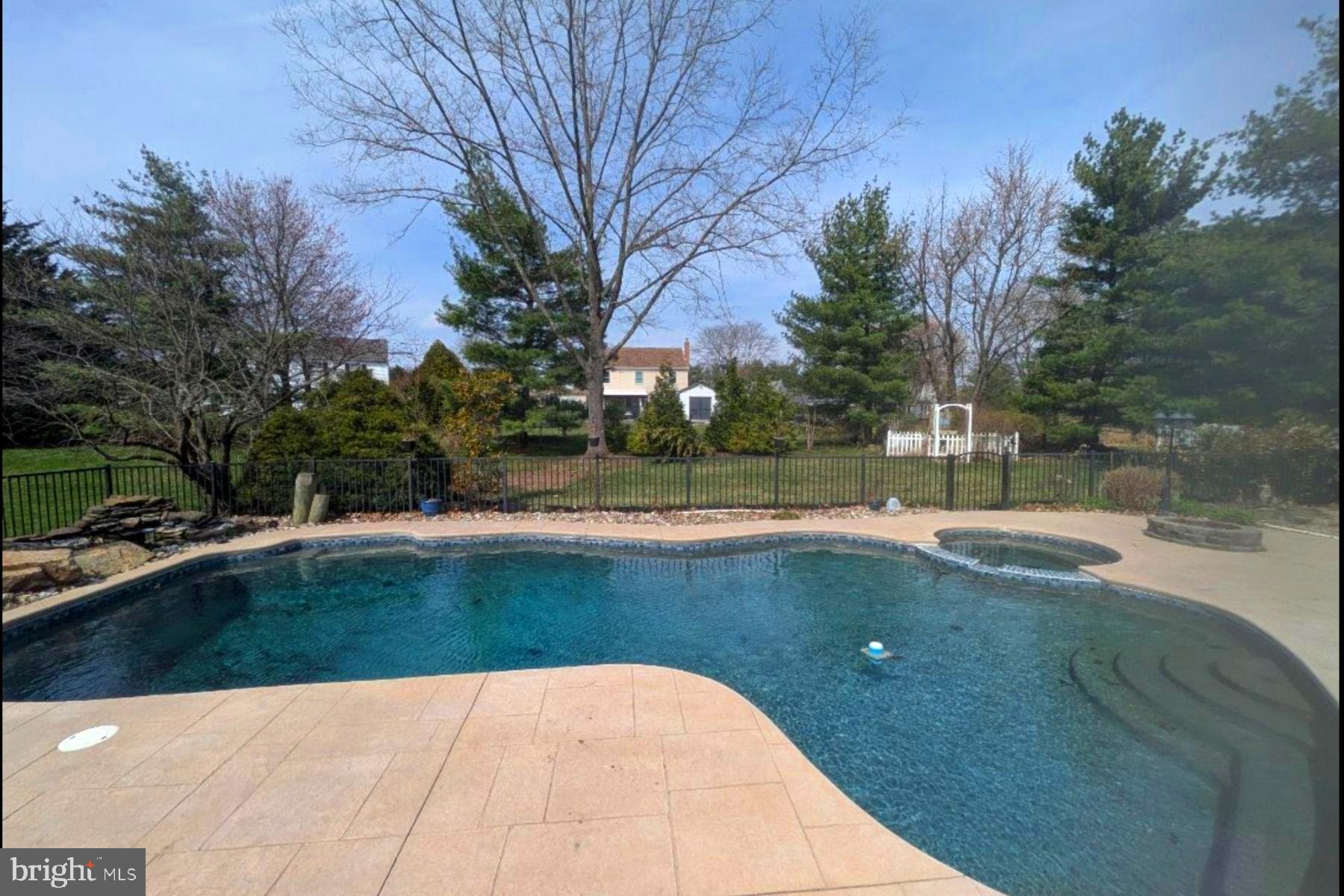 HAMPTON CHASE - Residential