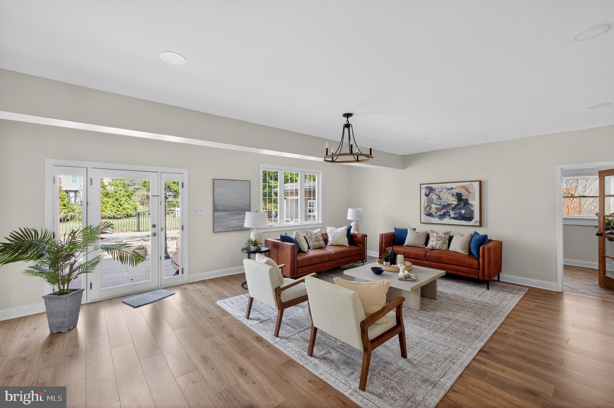 HAMPTON CHASE - Residential