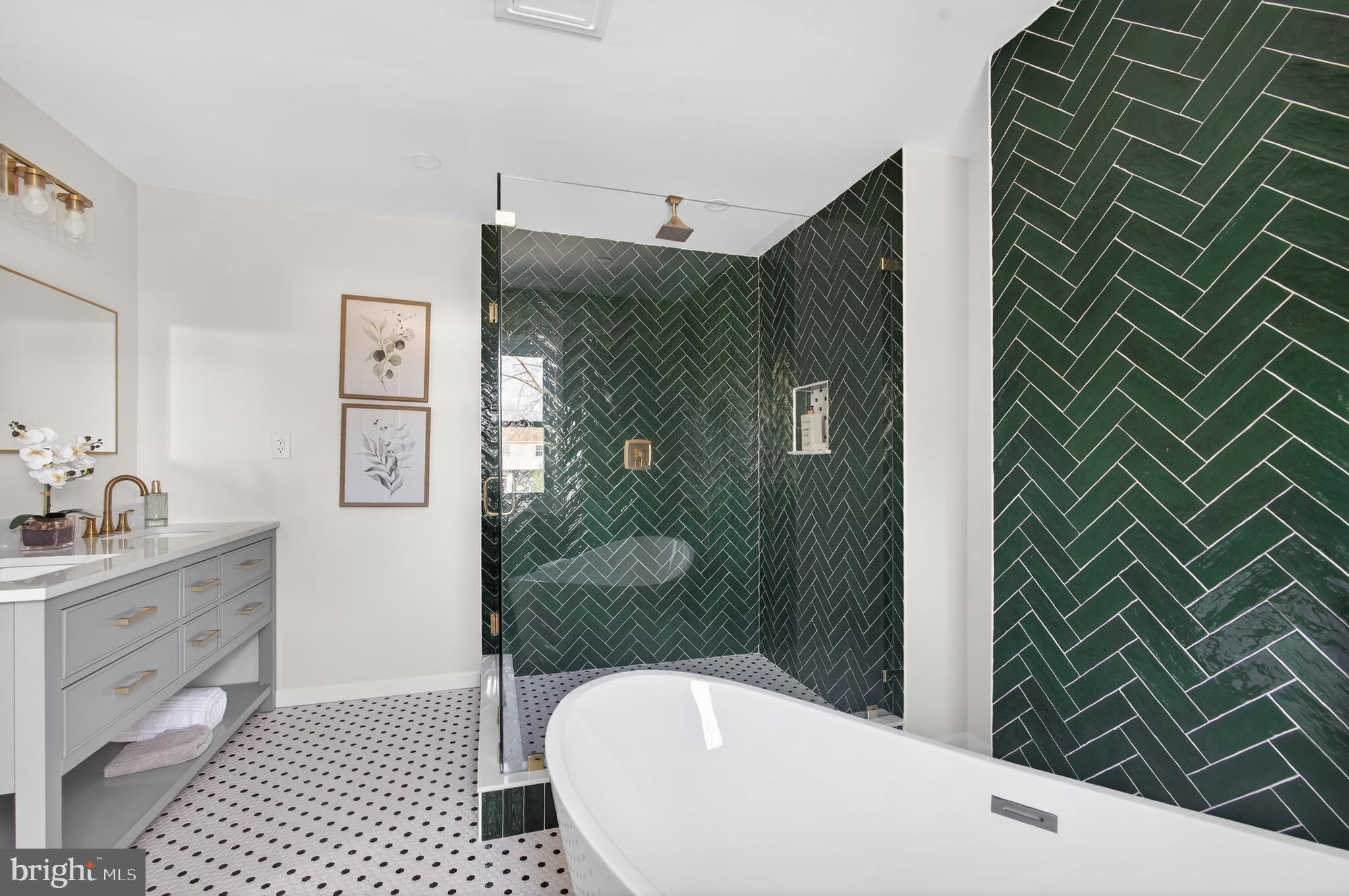 HAMPTON CHASE - Residential