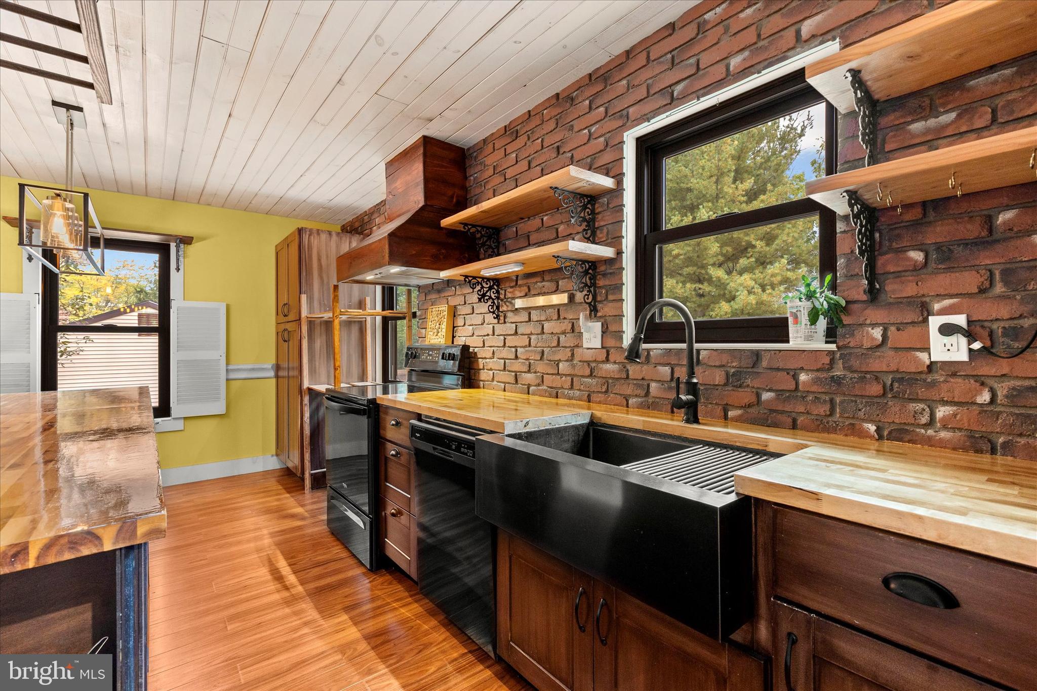 RAINBOW HILLS - Residential