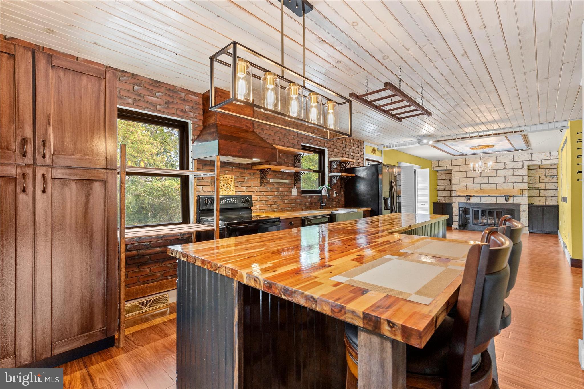 RAINBOW HILLS - Residential