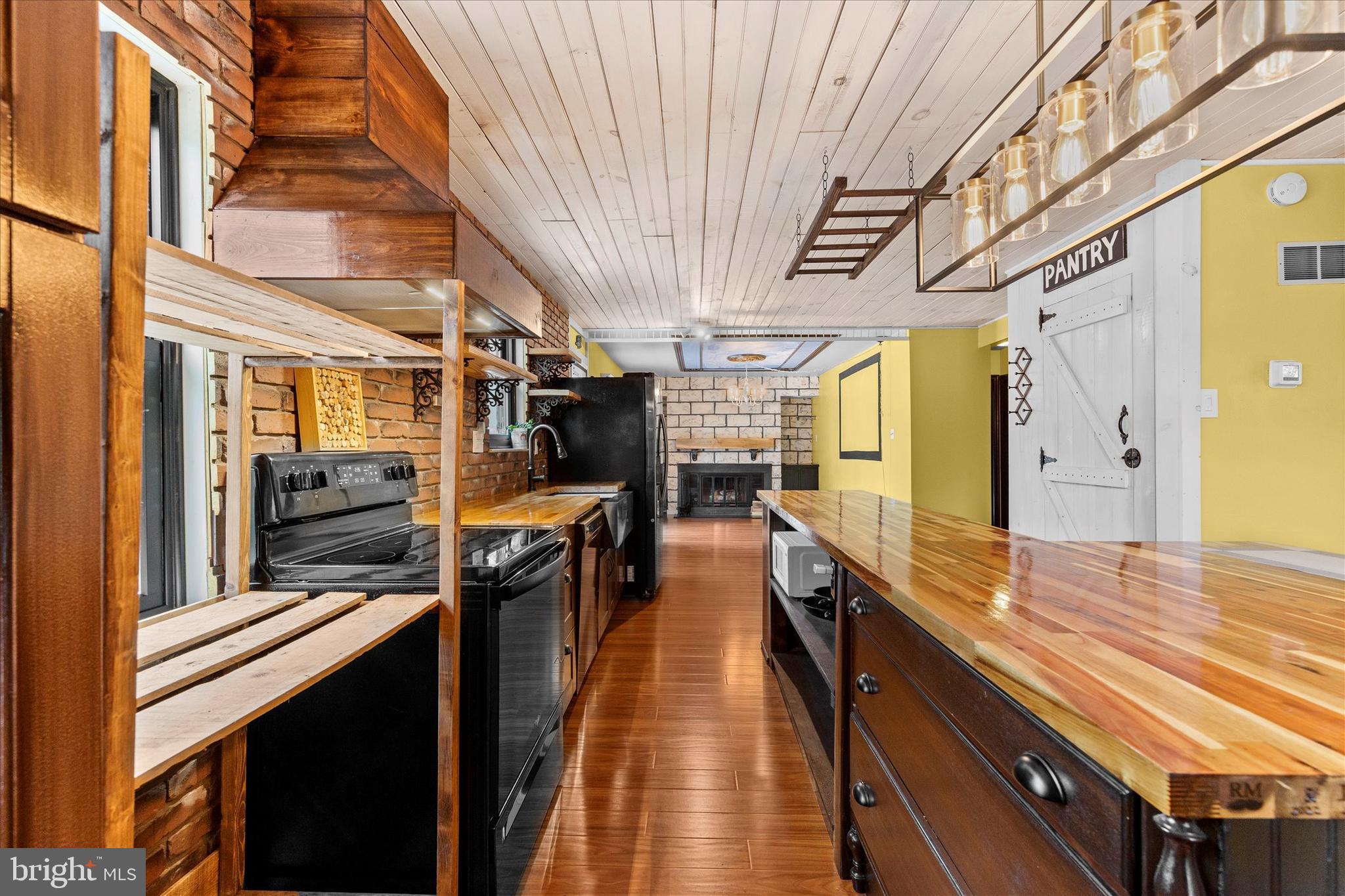 RAINBOW HILLS - Residential