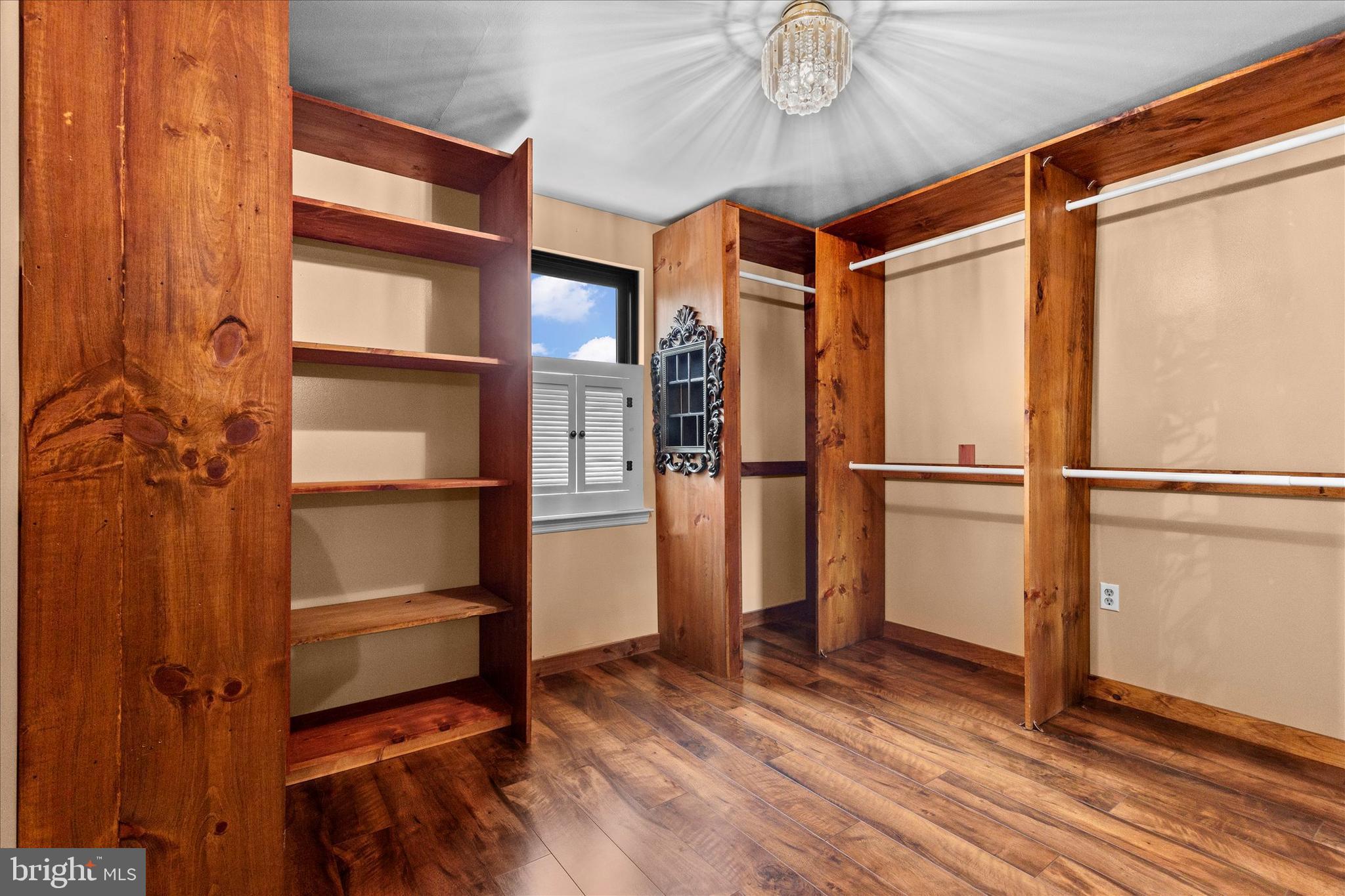 RAINBOW HILLS - Residential