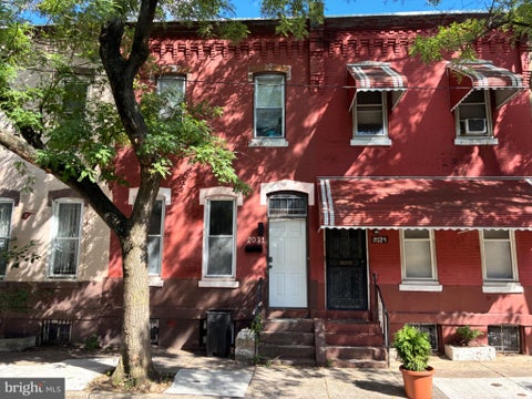 Townhouse For Sale - 2031 N Gratz St Street<br/> PHILADELPHIA, PA 19121