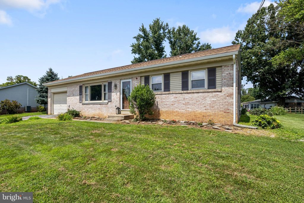 Photo of 727 Sharon Drive, MOUNT JOY, PA 17552 (MLS # PALA2072840)