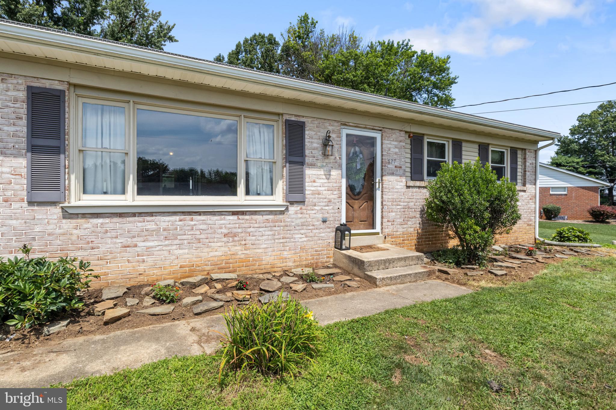 727 SHARON DRIVE