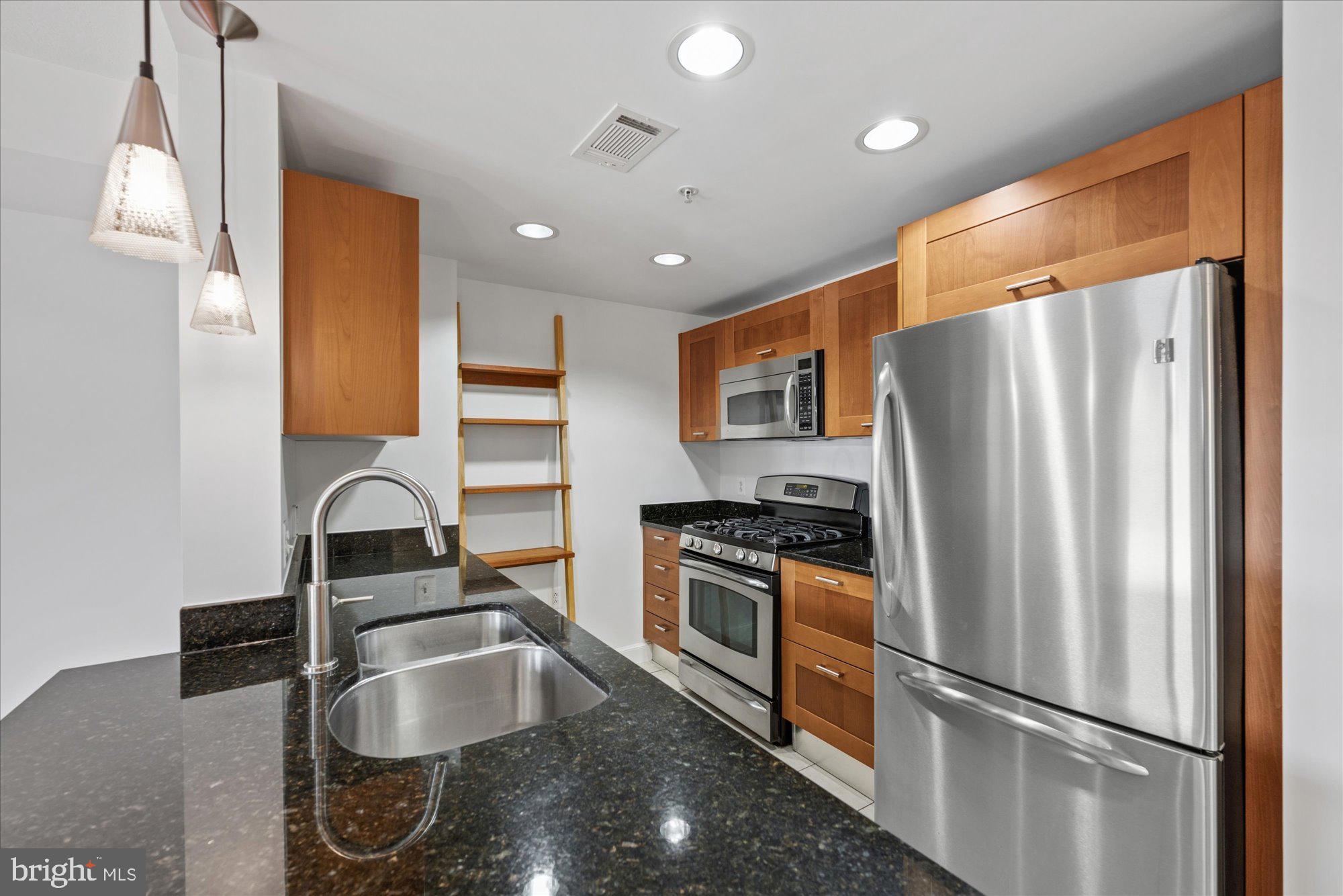 2451 MIDTOWN AVENUE 715