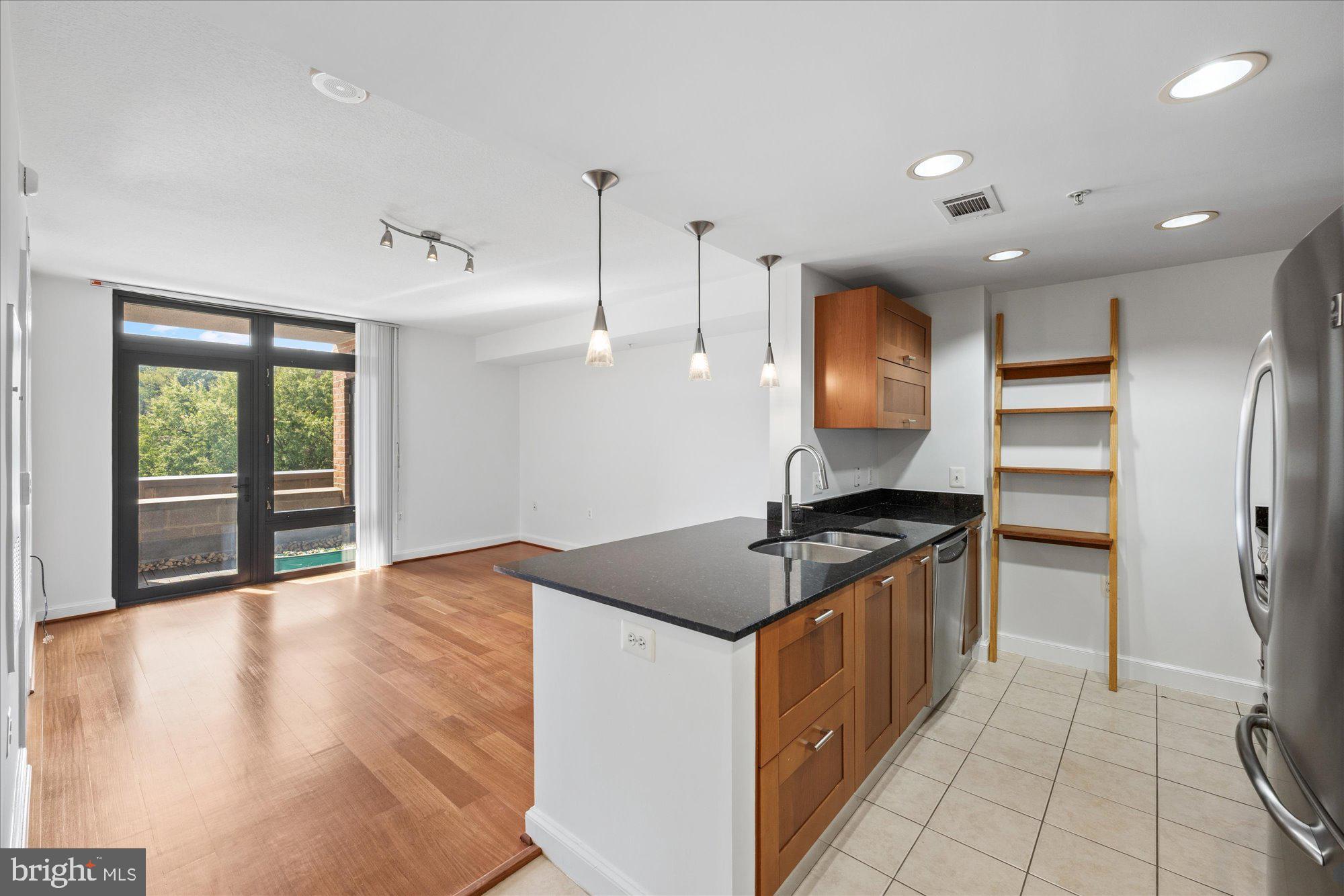 2451 MIDTOWN AVENUE 715