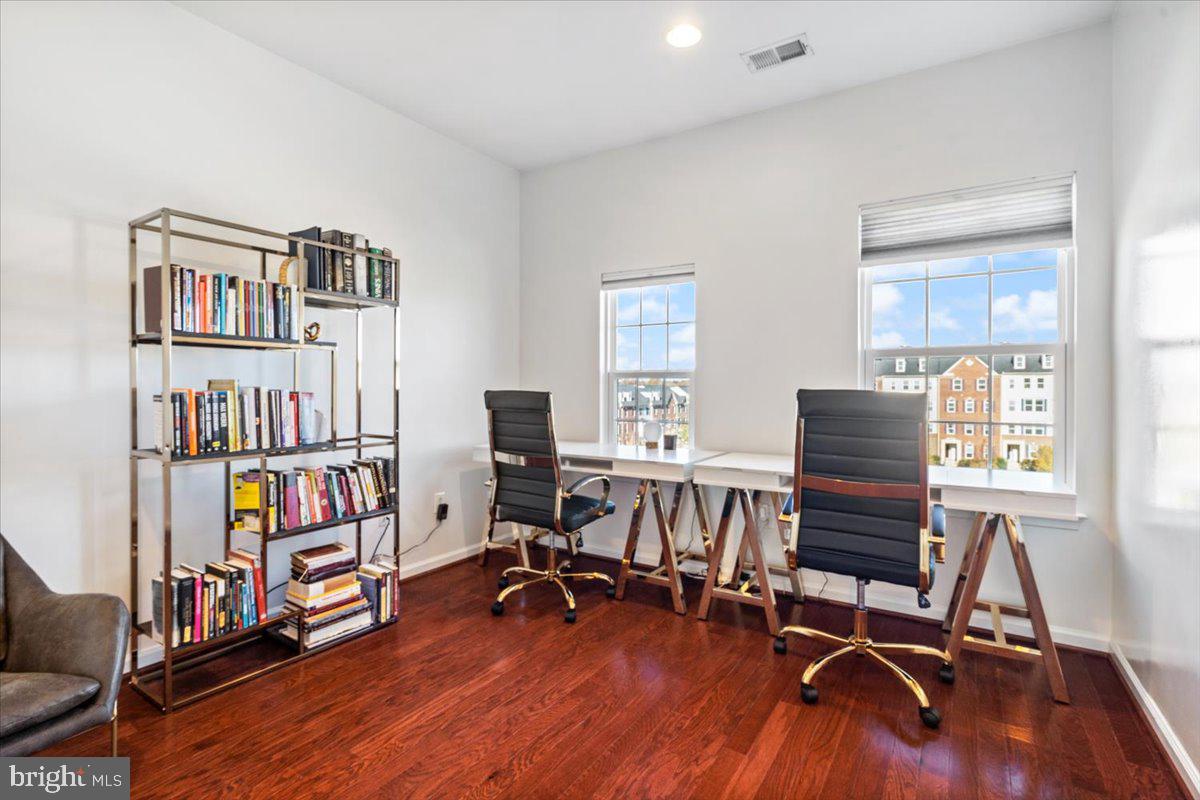 GREENBELT STATION - Residential