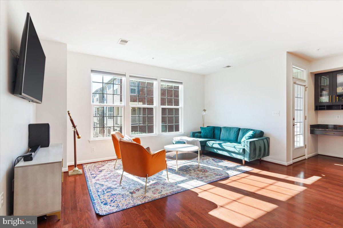 GREENBELT STATION - Residential