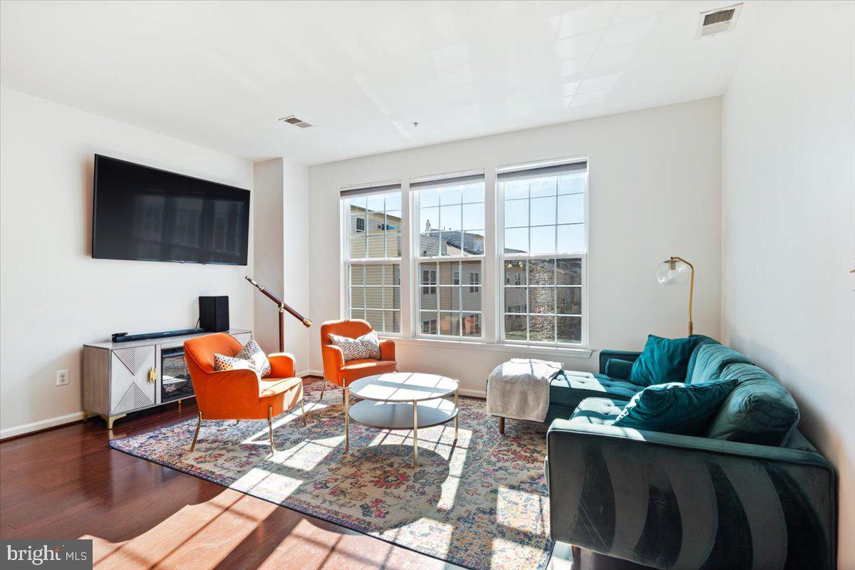 GREENBELT STATION - Residential