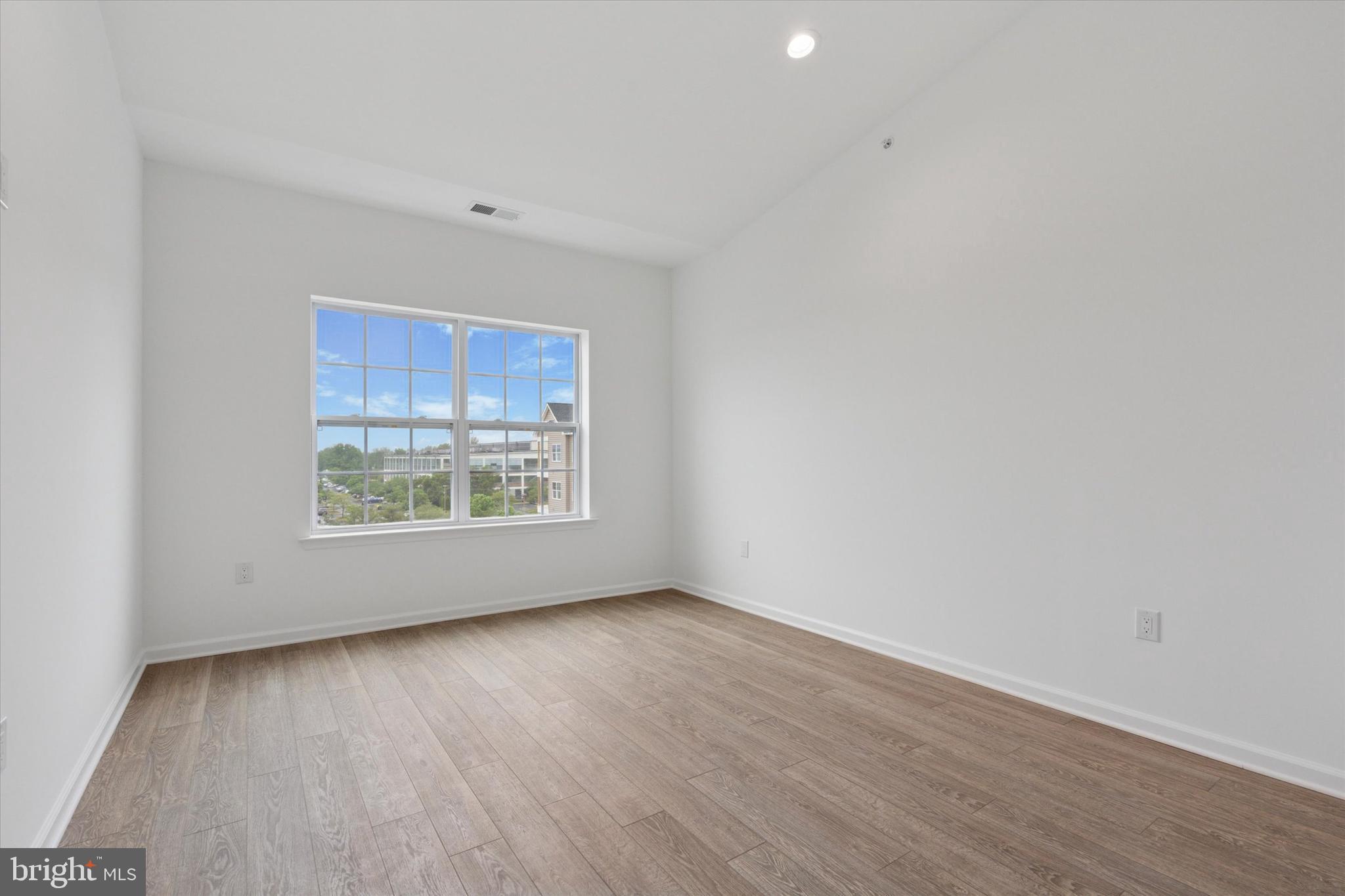 RADCLIFFE COURT - Residential