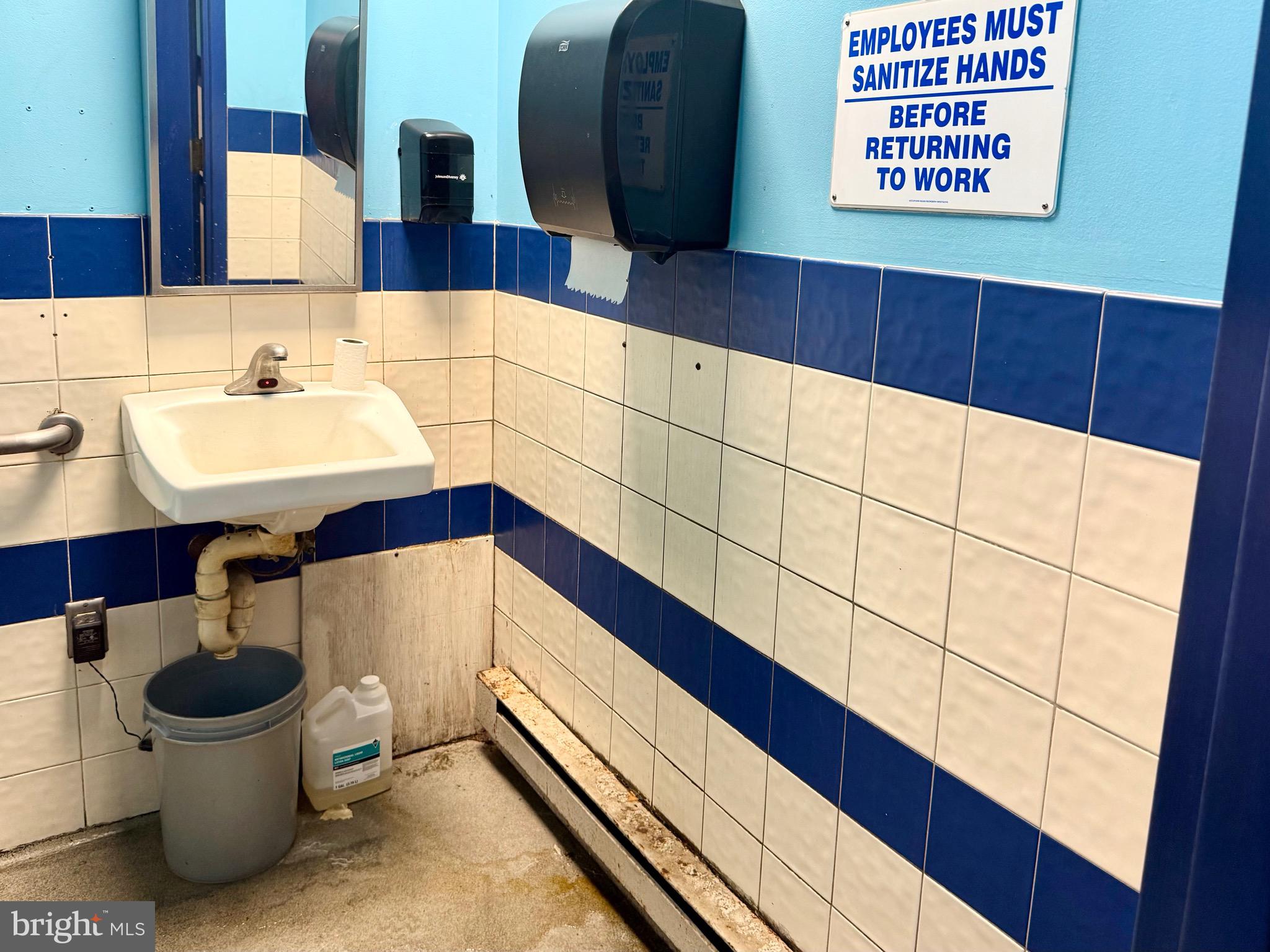 WEST END LANCASTER - Commercial Lease