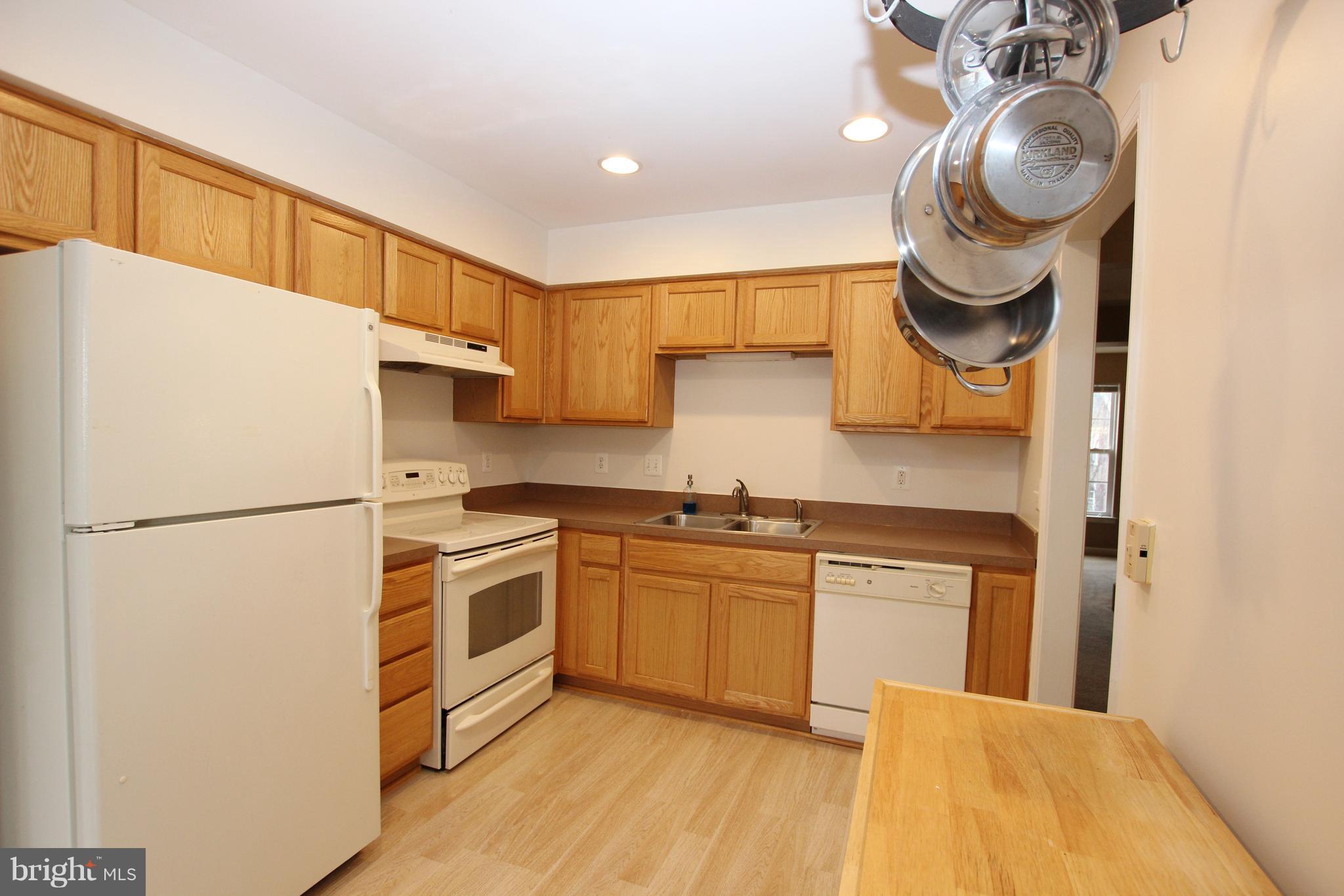 LAKELAND PLACE - Residential