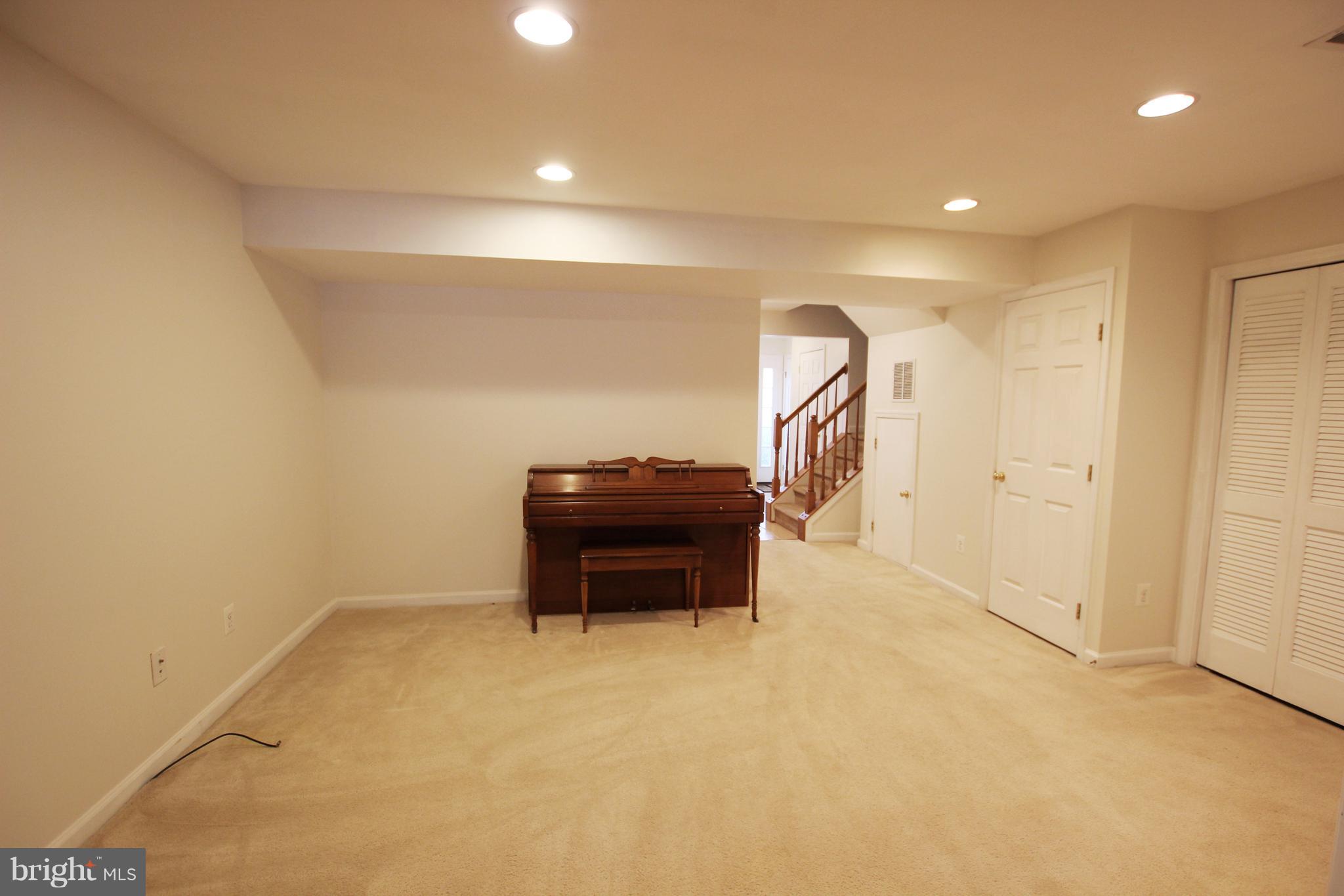 LAKELAND PLACE - Residential