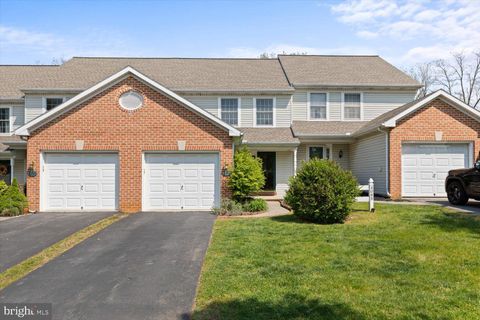 Photo of 4067 BUTTONWOOD DR, MOUNT JOY, PA 17552 (MLS # PALA2034106)