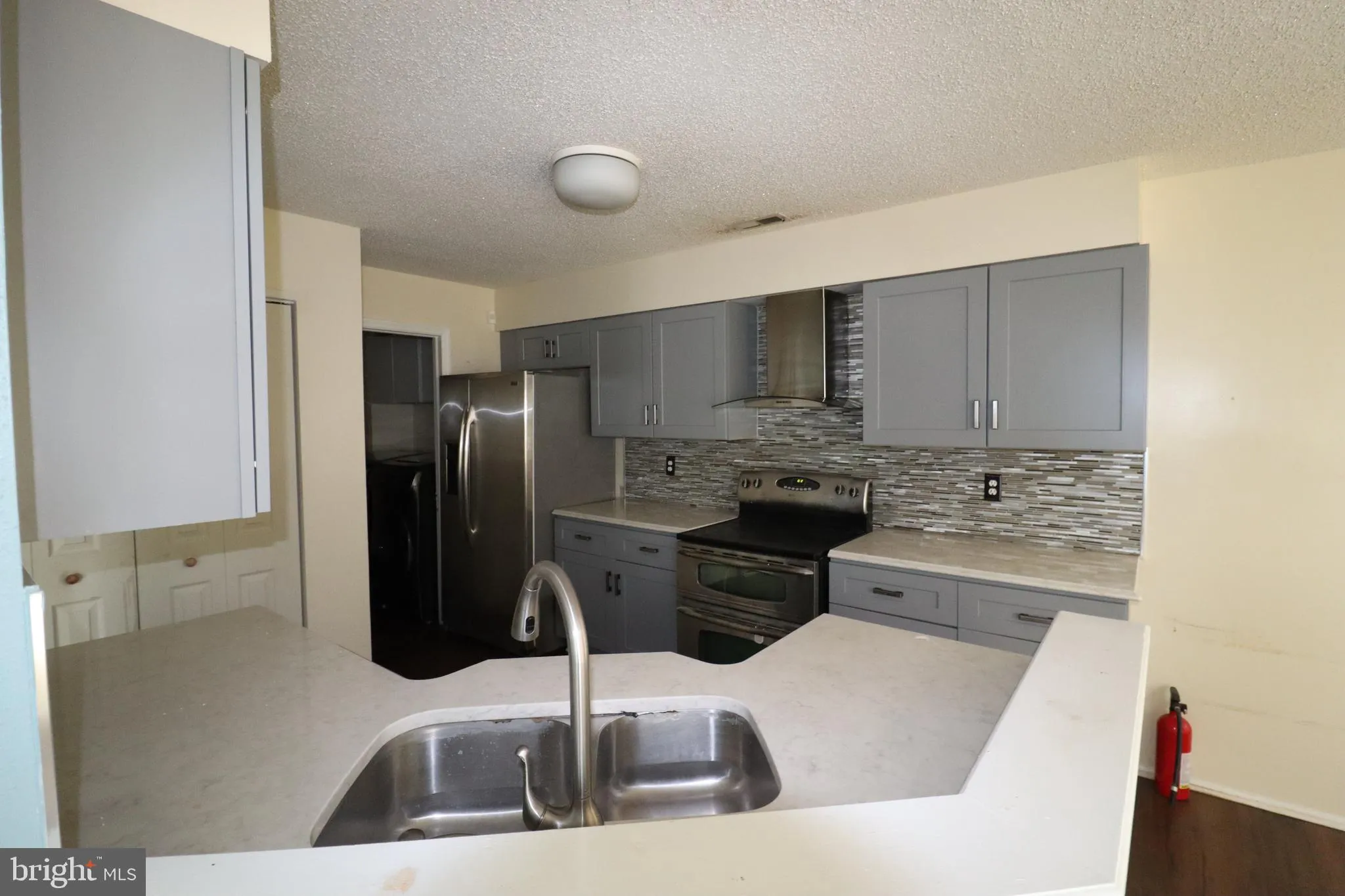 Burlington, New Jersey 08016, United States, 3 Bedrooms Bedrooms, ,4 BathroomsBathrooms,Residential,Pending,58440