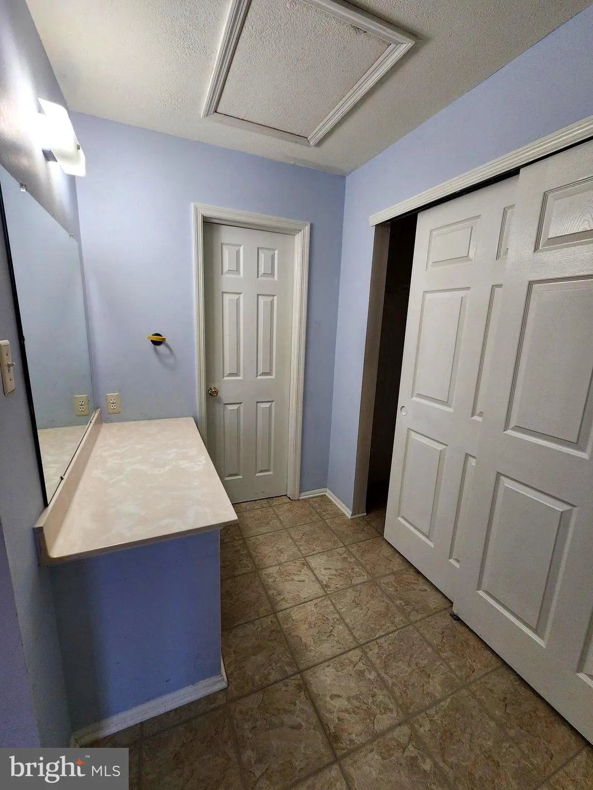 Burlington, New Jersey 08016, United States, 3 Bedrooms Bedrooms, ,4 BathroomsBathrooms,Residential,Pending,58440